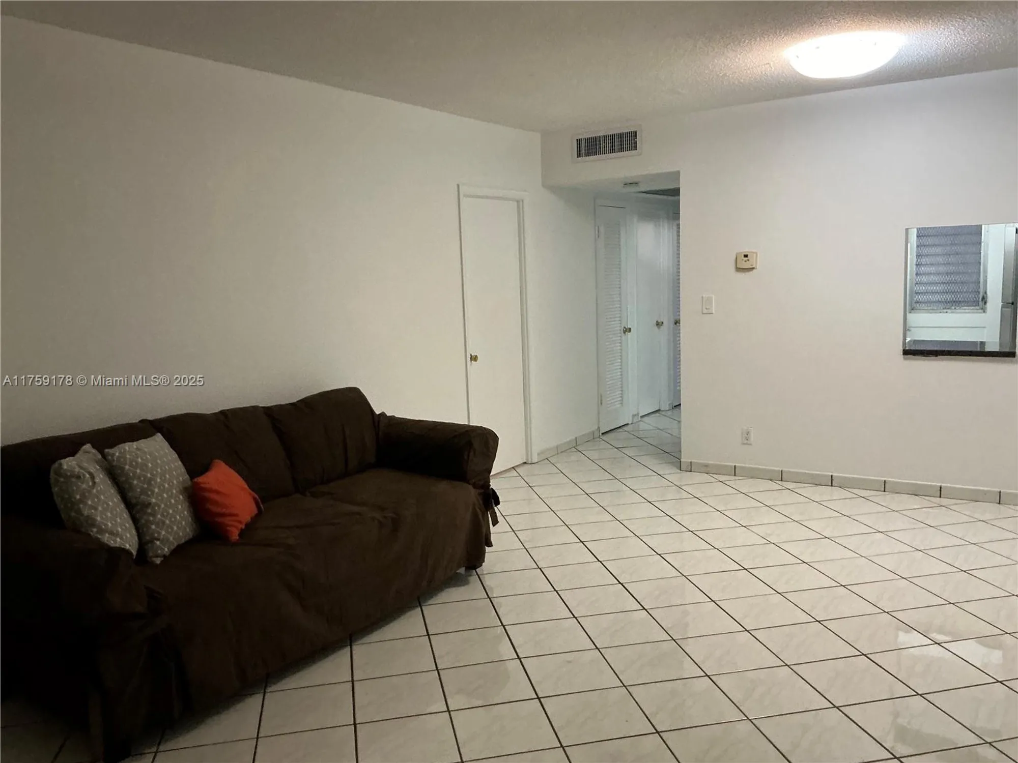 Property Slideshow image 2 of 13 | 2309 park ln 304, Hollywood, FL, 33021
