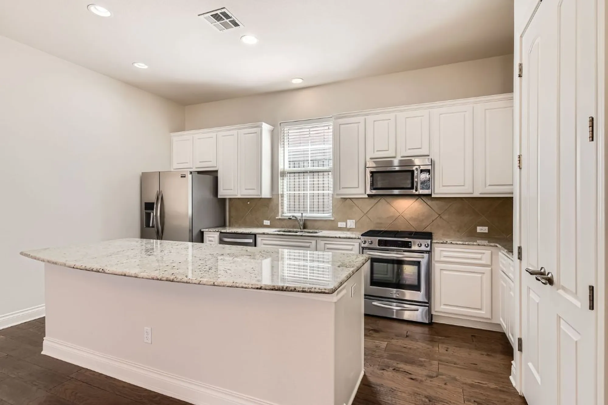 Property Slideshow image 15 of 31 | 304 belforte ave, Austin, TX, 78734