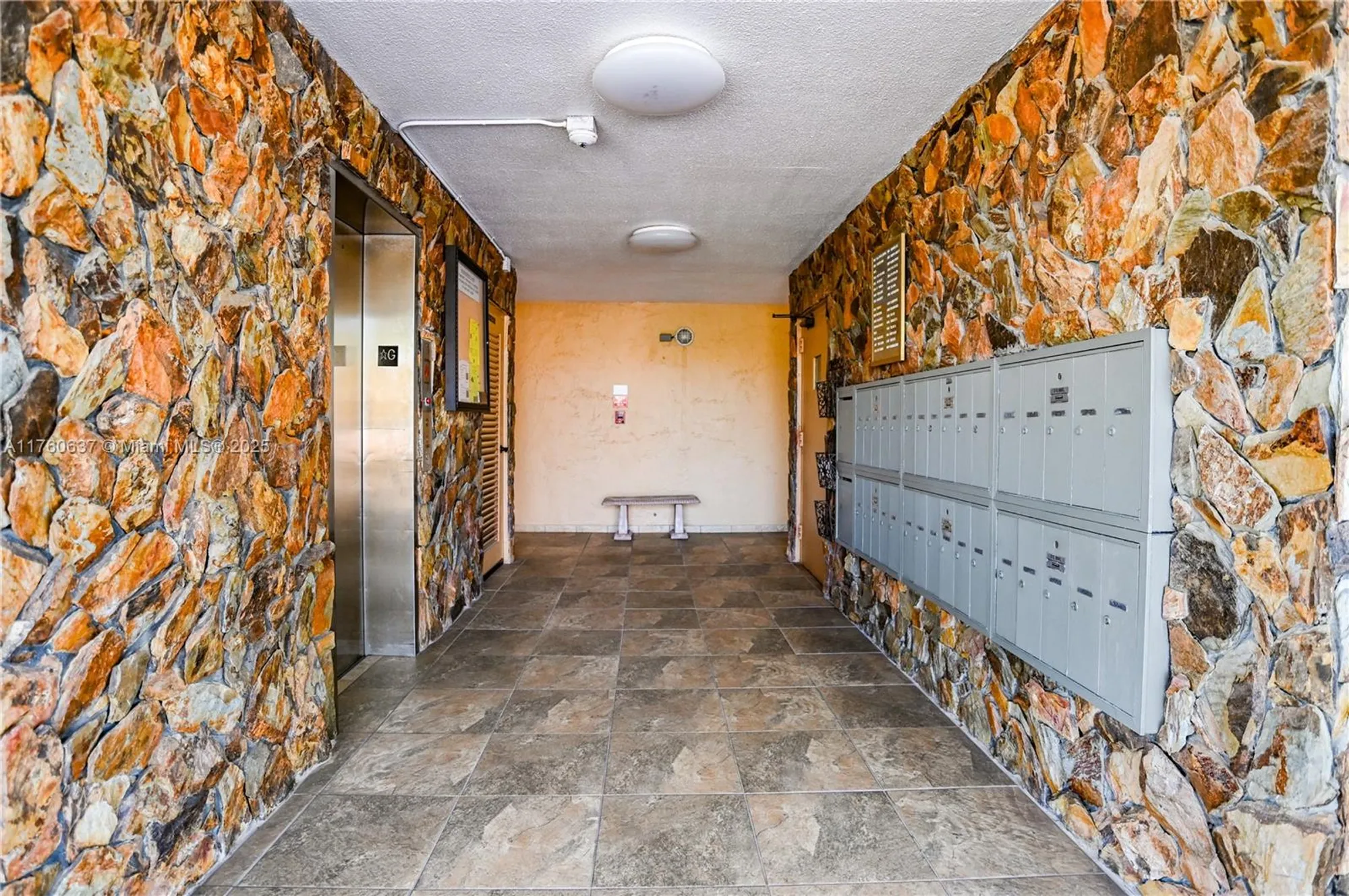 Property Slideshow image 34 of 54 | 202 se 10th st 206, Dania Beach, FL, 33004