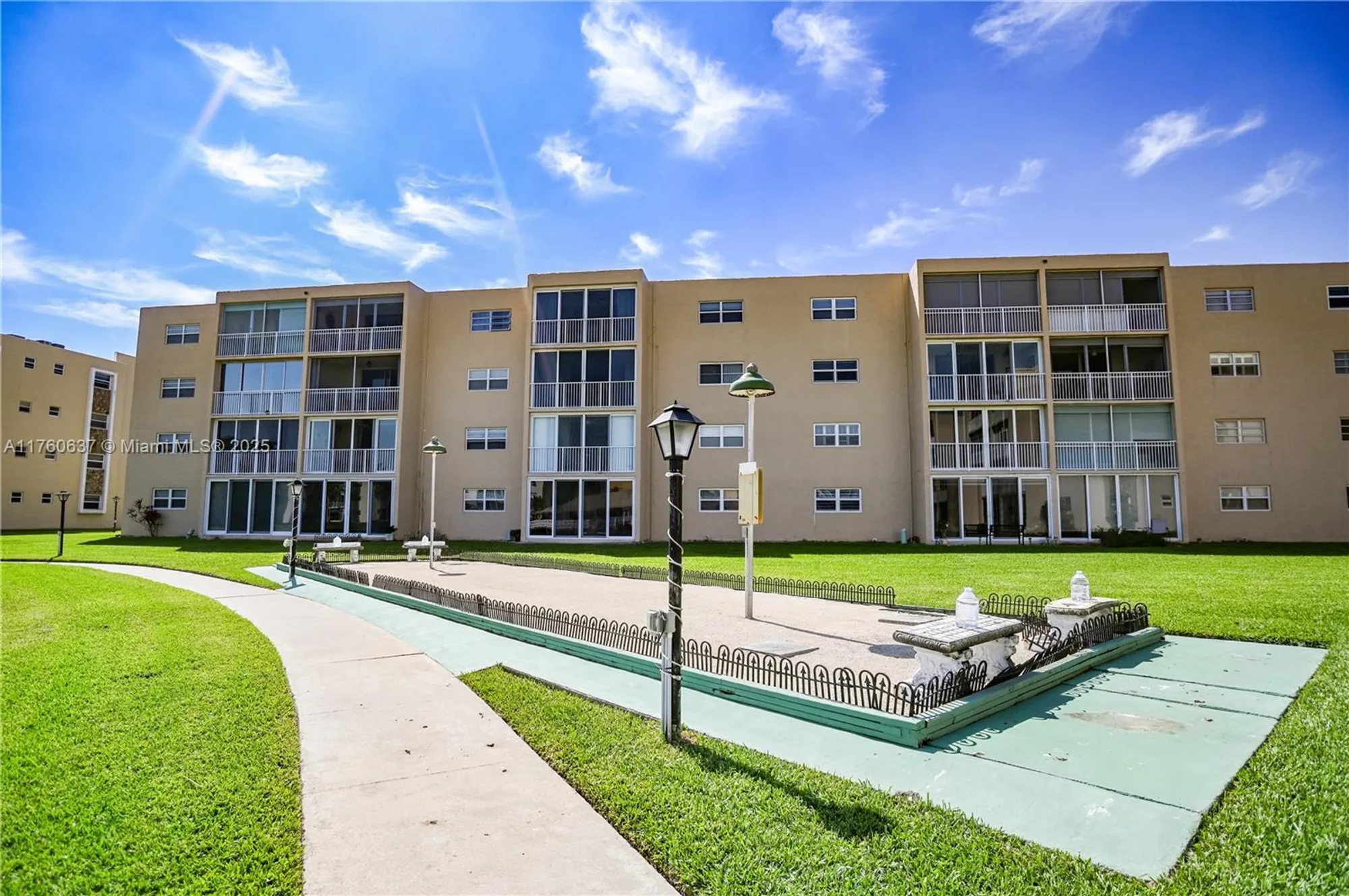 Property Slideshow image 49 of 54 | 202 se 10th st 206, Dania Beach, FL, 33004