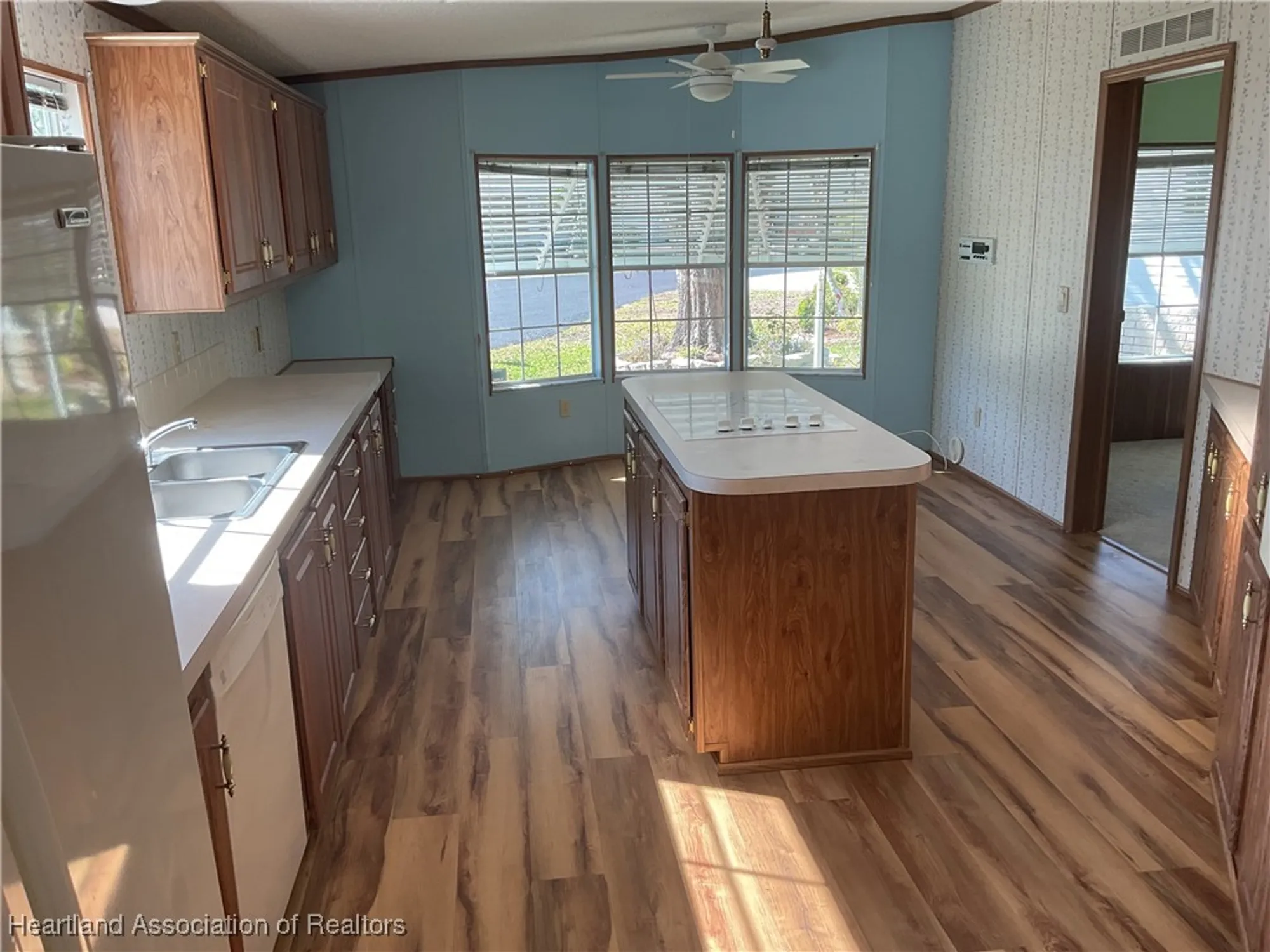 Property Slideshow image 5 of 16 | 2704 e waterview dr, Avon Park, FL, 33825