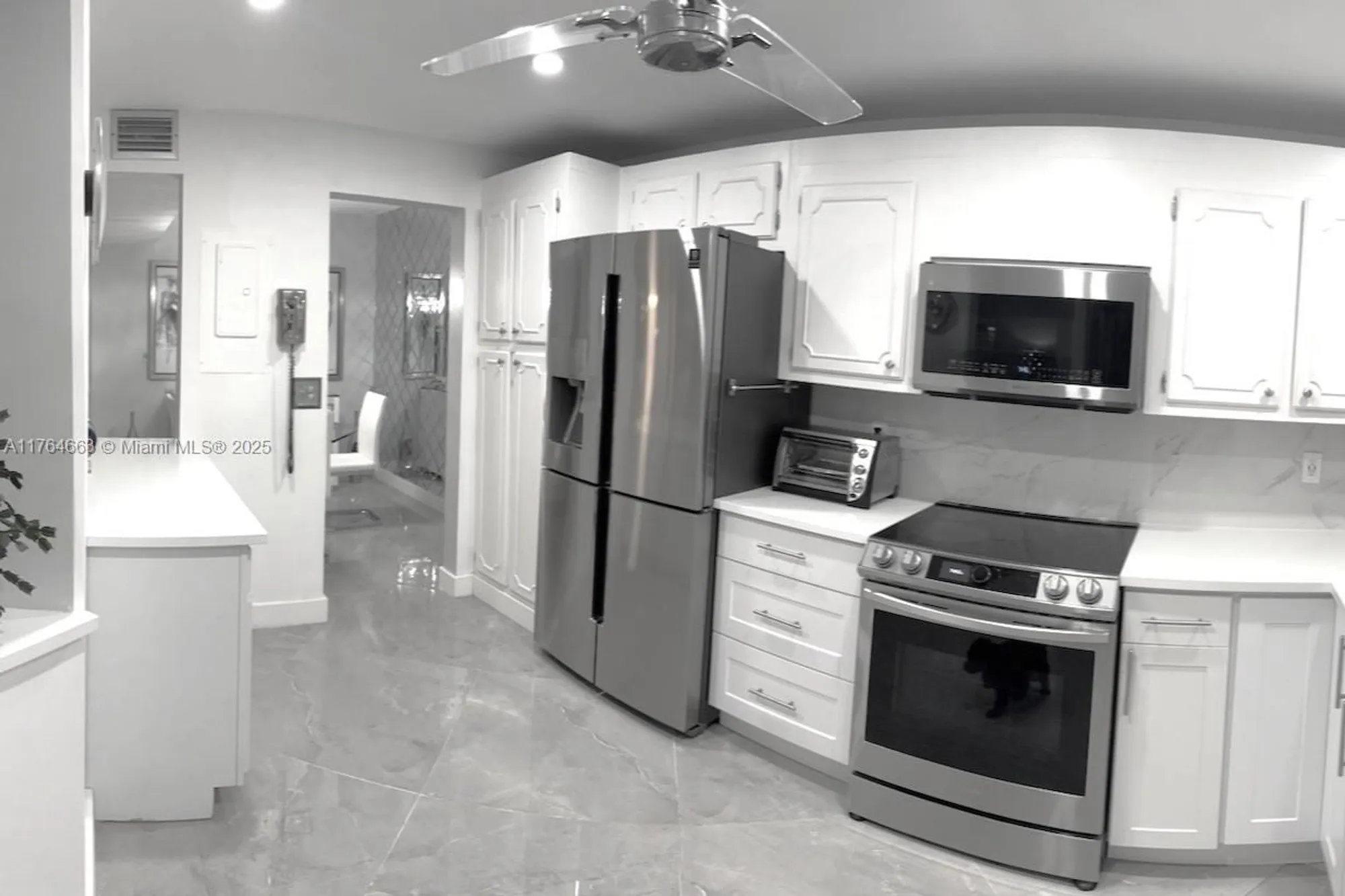 Property Slideshow image 14 of 31 | 3836 via poinciana 604, Lake Worth, FL, 33467