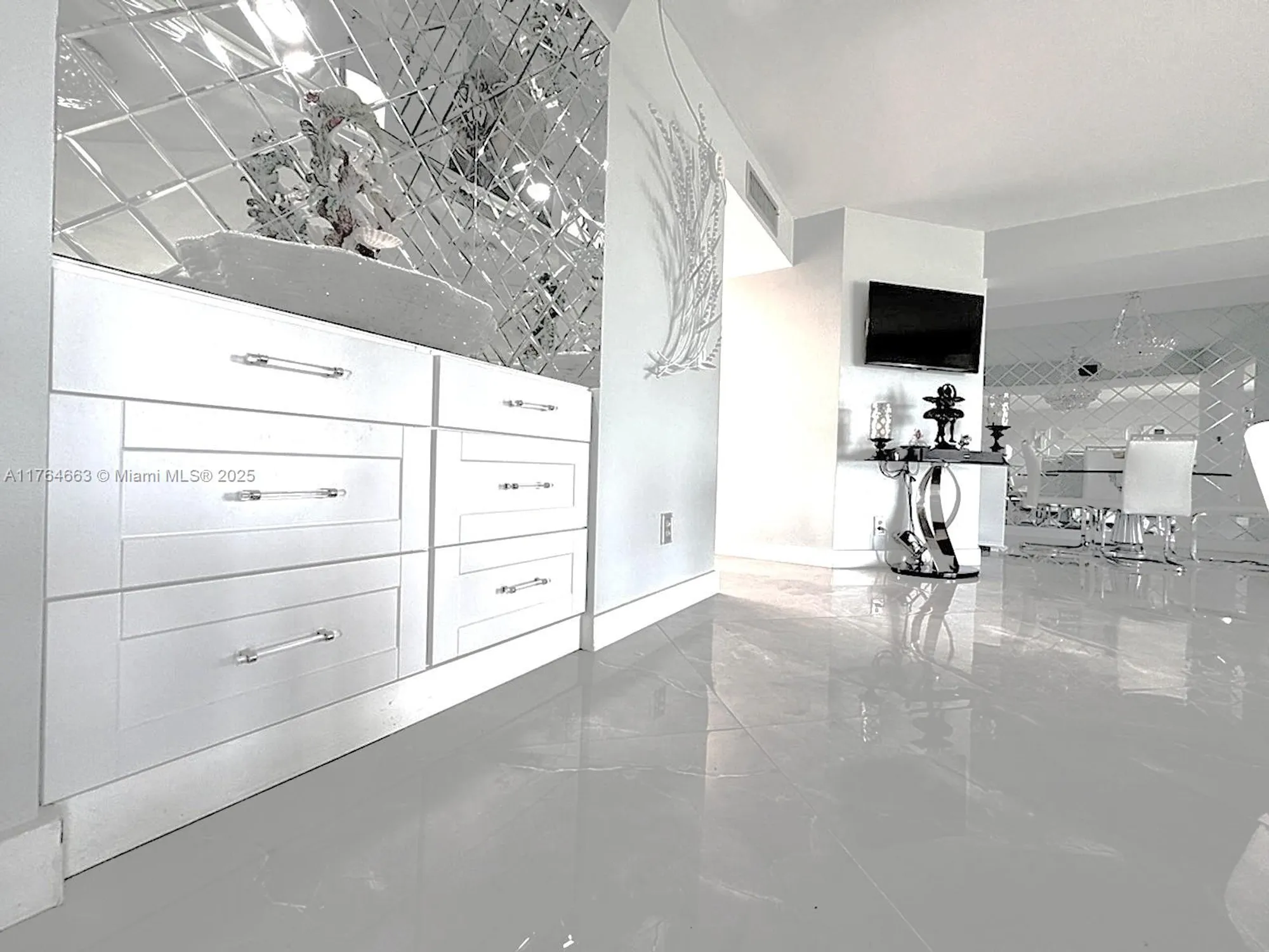 Property Slideshow image 13 of 31 | 3836 via poinciana 604, Lake Worth, FL, 33467