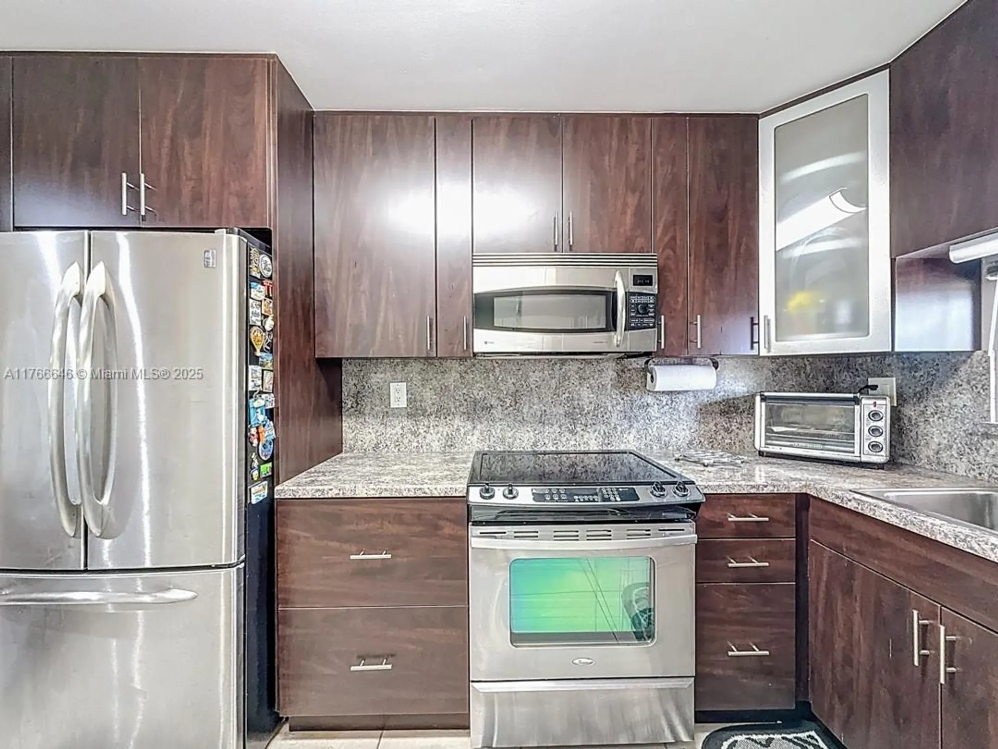 Property Slideshow image 10 of 38 | 9411 n hollybrook lake dr 304, Pembroke Pines, FL, 33025