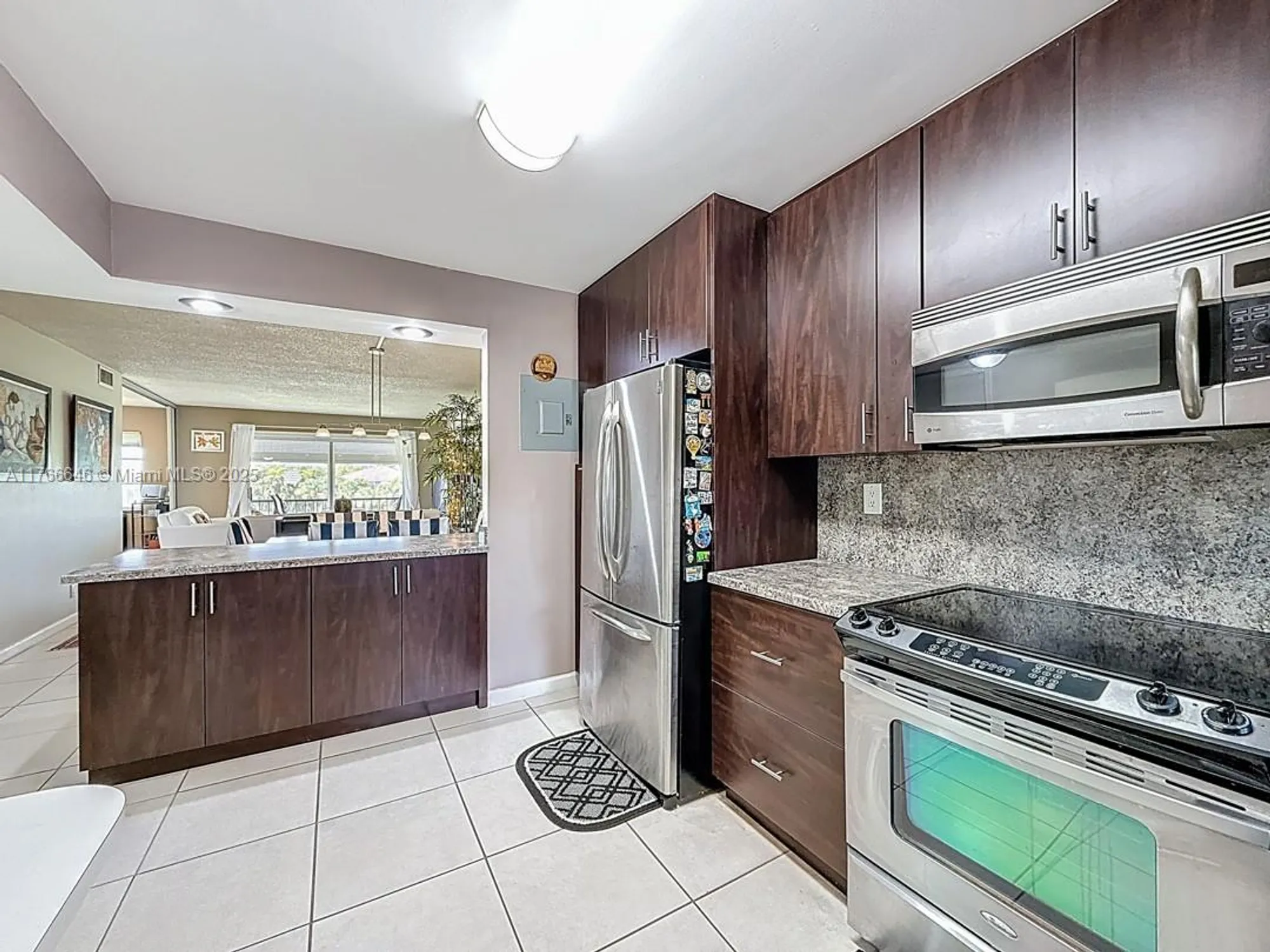 Property Slideshow image 12 of 38 | 9411 n hollybrook lake dr 304, Pembroke Pines, FL, 33025