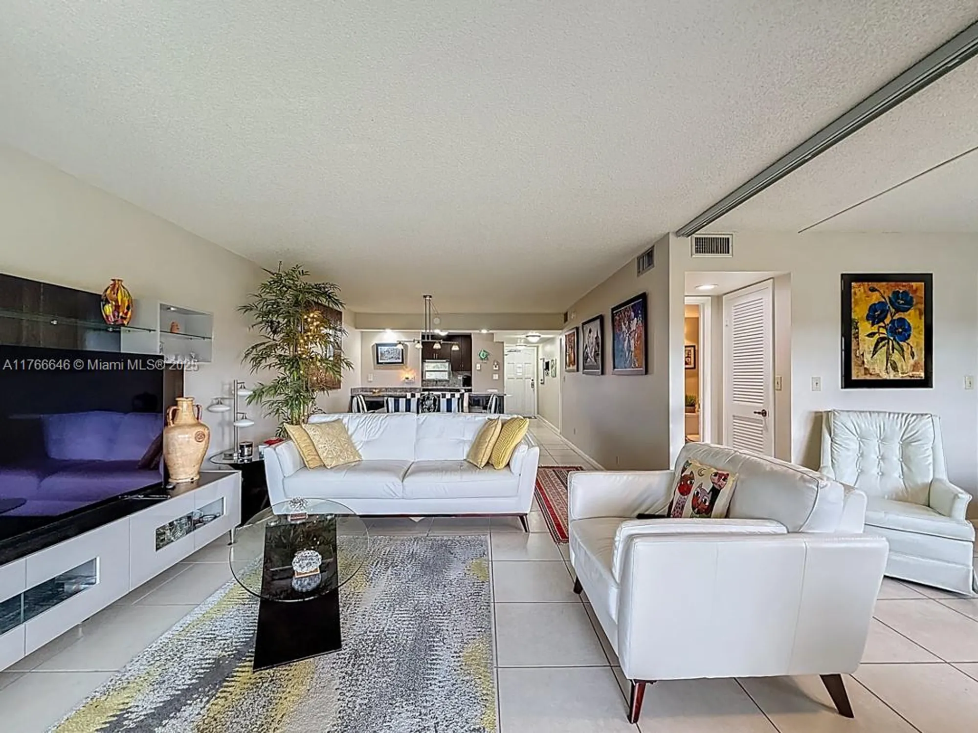 Property Slideshow image 3 of 38 | 9411 n hollybrook lake dr 304, Pembroke Pines, FL, 33025