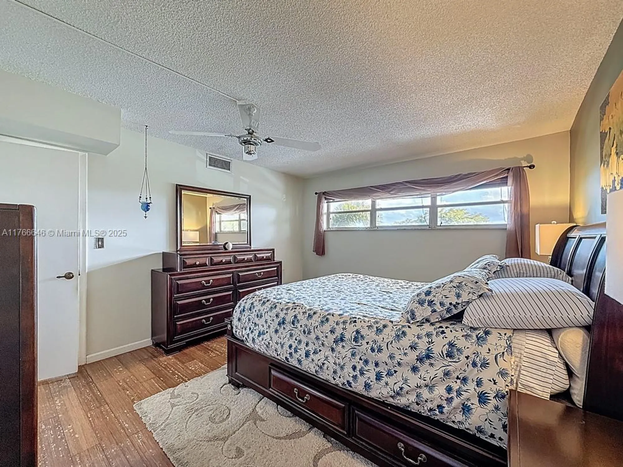 Property Slideshow image 8 of 38 | 9411 n hollybrook lake dr 304, Pembroke Pines, FL, 33025