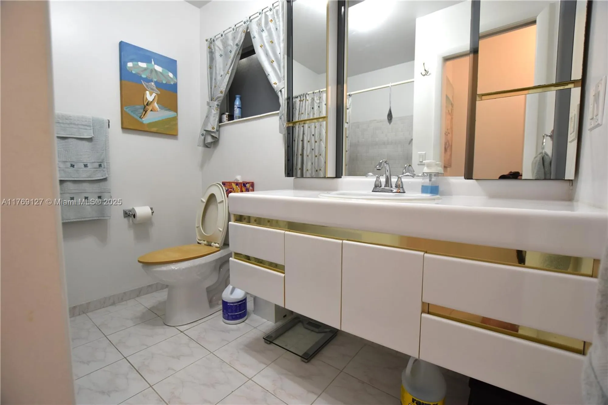 Property Slideshow image 15 of 47 | 2735 dudley dr b, West Palm Beach, FL, 33415