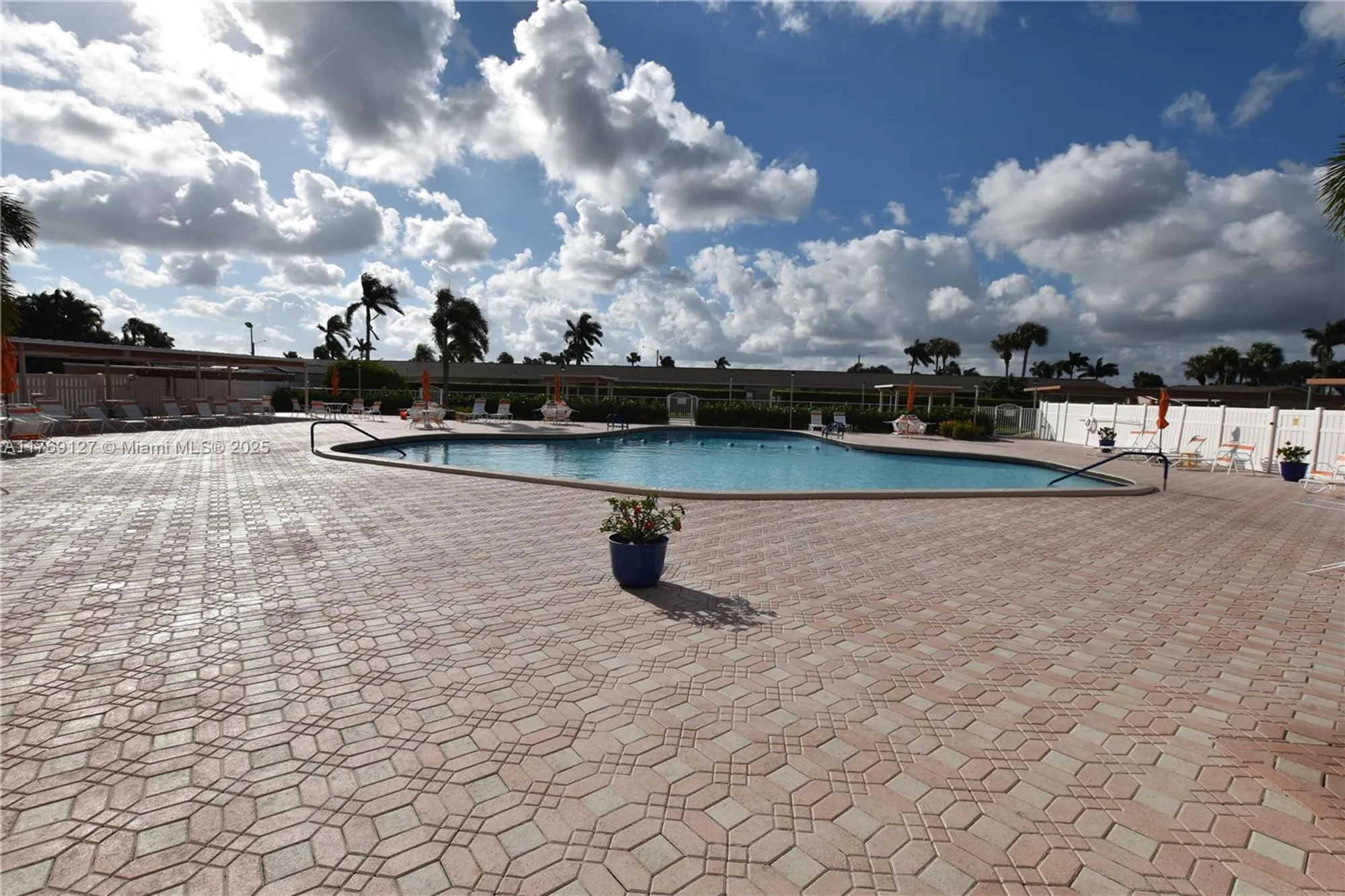 Property Slideshow image 38 of 47 | 2735 dudley dr b, West Palm Beach, FL, 33415