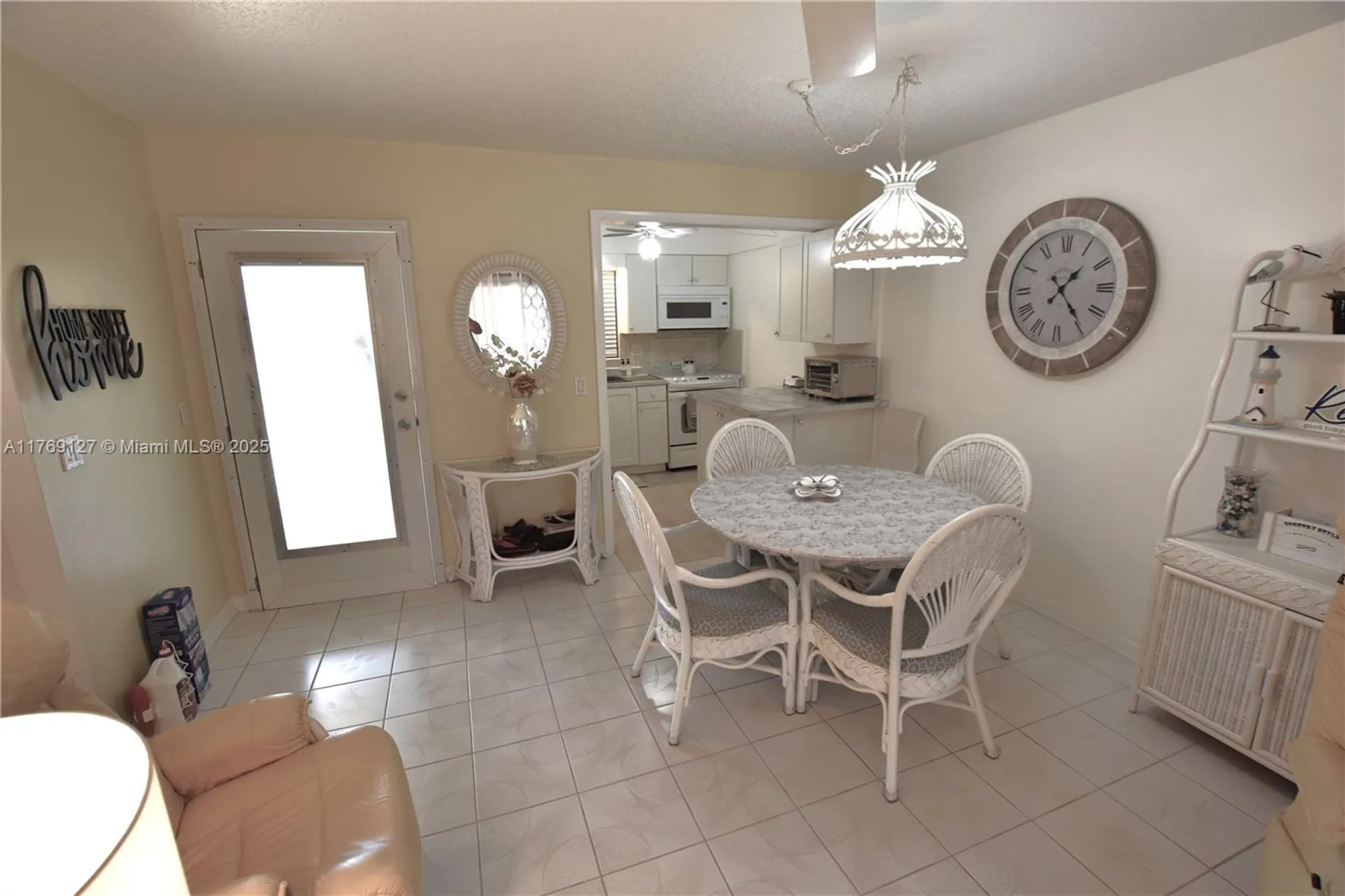 Property Slideshow image 8 of 47 | 2735 dudley dr b, West Palm Beach, FL, 33415
