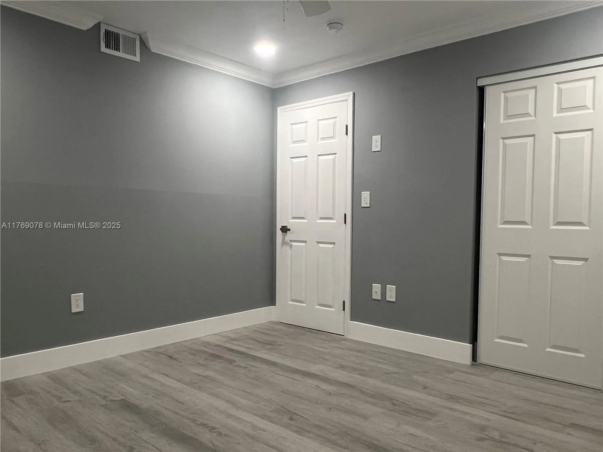 Property Slideshow image 15 of 22 | 1001 colony point cir 114, Pembroke Pines, FL, 33026