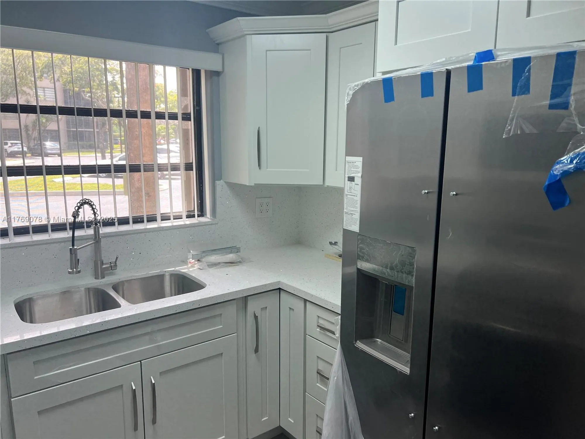 Property Slideshow image 10 of 22 | 1001 colony point cir 114, Pembroke Pines, FL, 33026