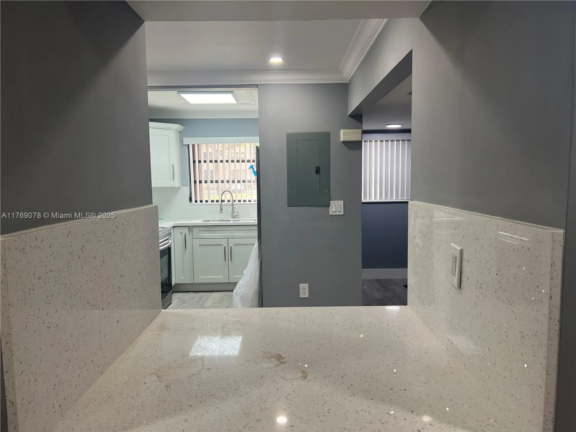 Property Slideshow image 11 of 22 | 1001 colony point cir 114, Pembroke Pines, FL, 33026