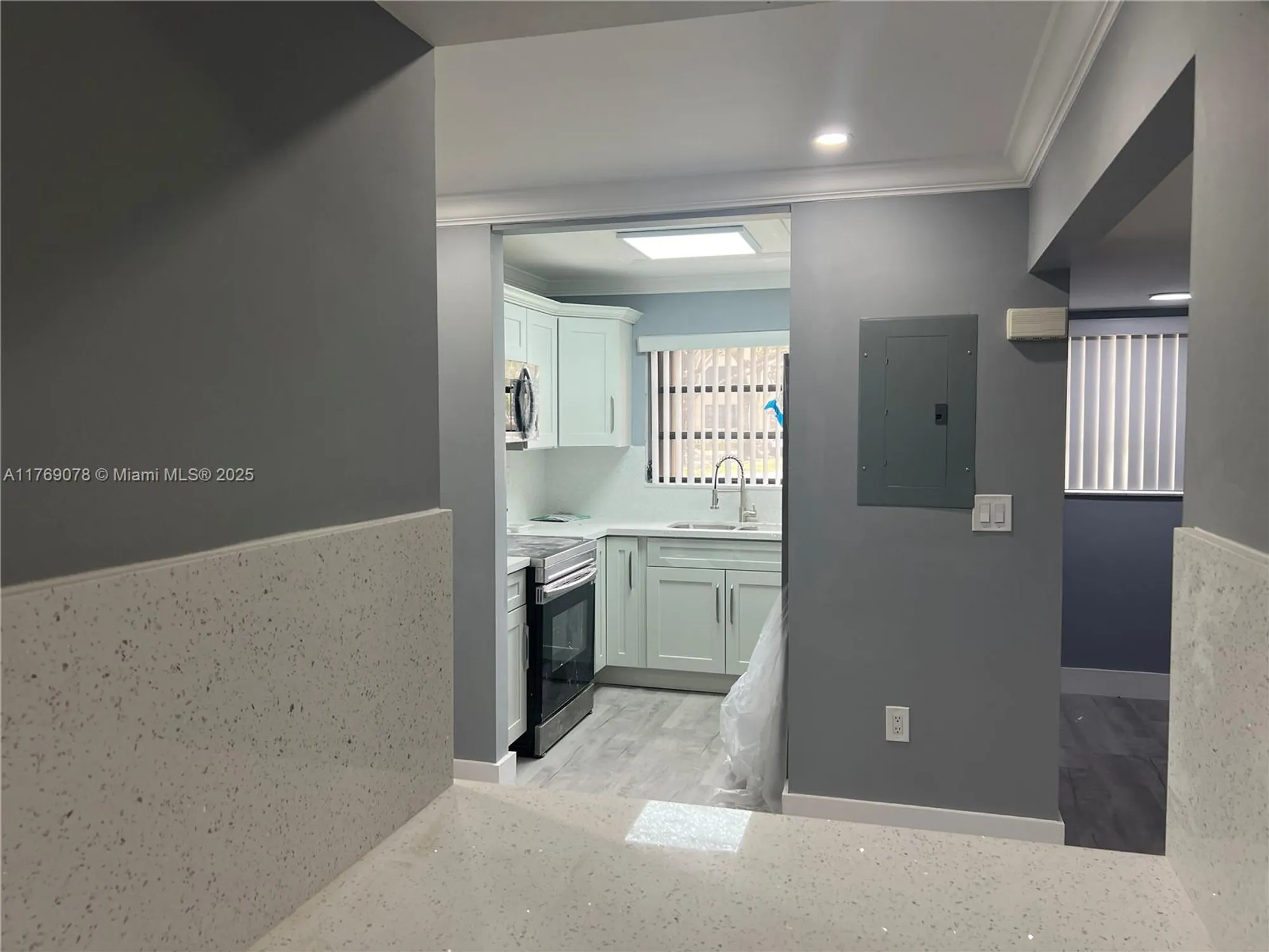 Property Slideshow image 12 of 22 | 1001 colony point cir 114, Pembroke Pines, FL, 33026