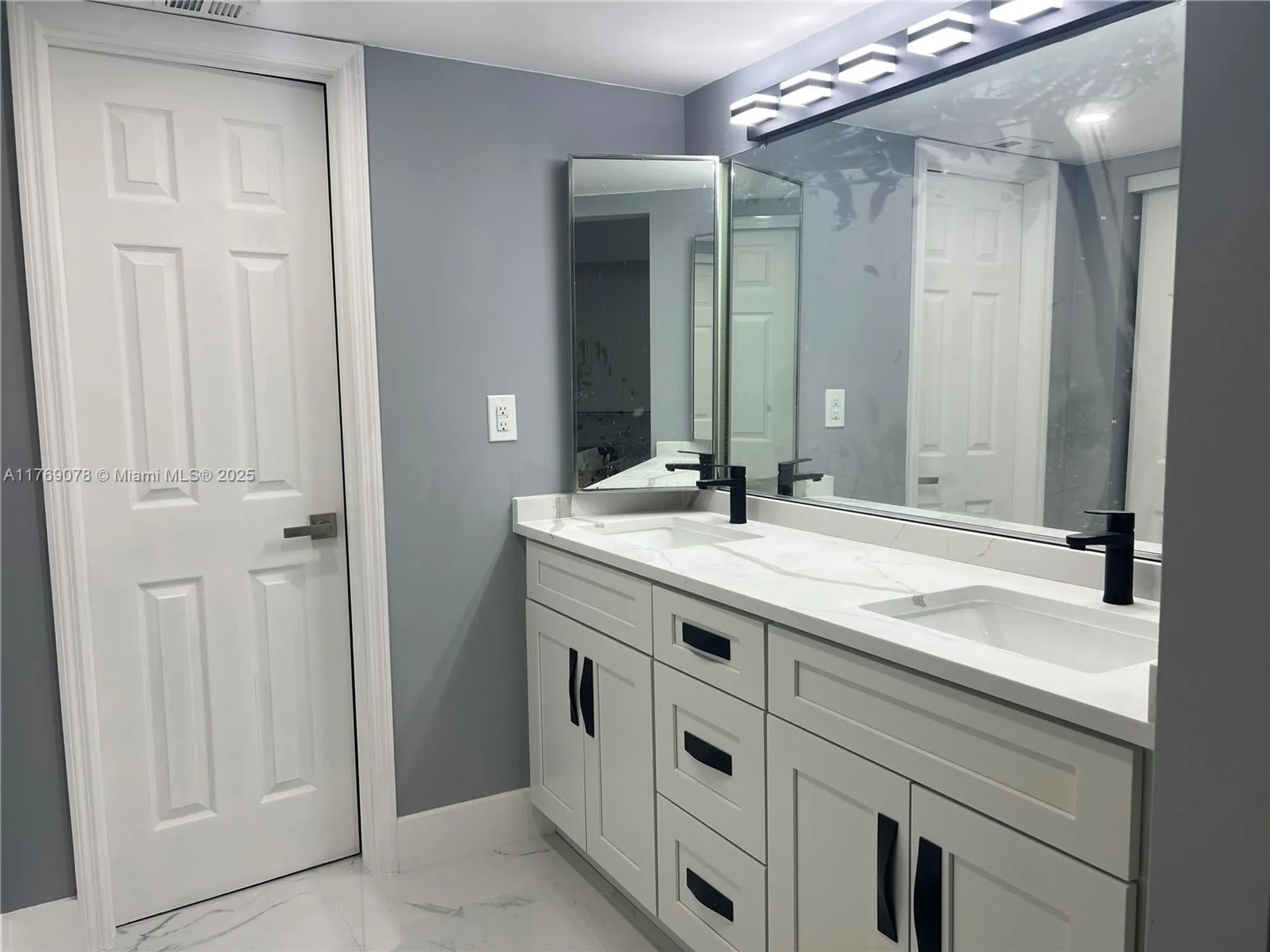 Property Slideshow image 21 of 22 | 1001 colony point cir 114, Pembroke Pines, FL, 33026