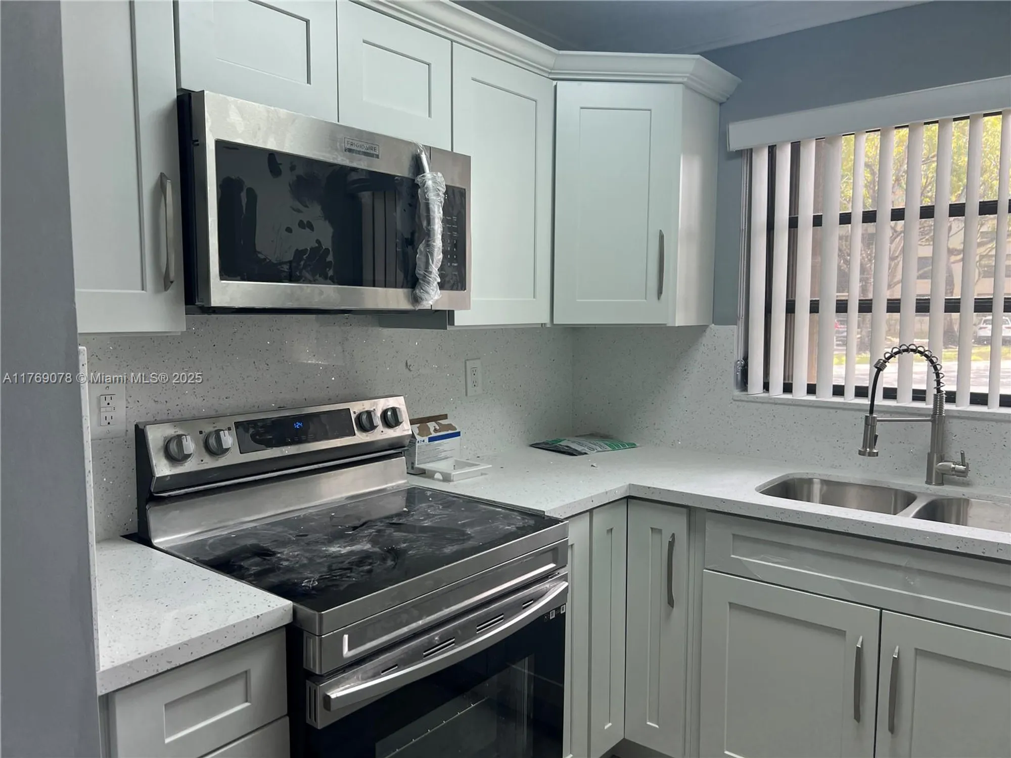 Property Slideshow image 9 of 22 | 1001 colony point cir 114, Pembroke Pines, FL, 33026