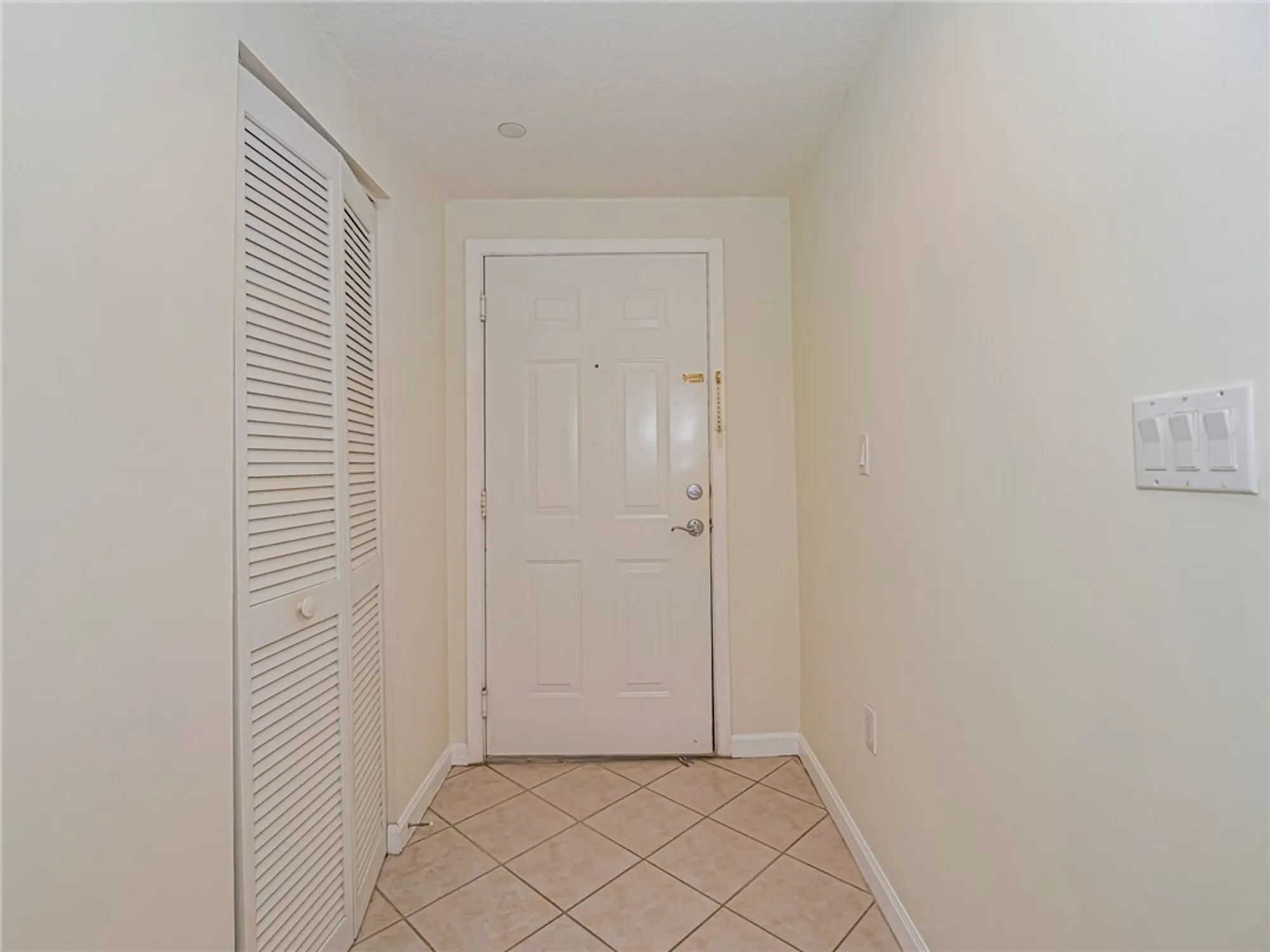 Property Slideshow image 2 of 25 | 5080 fairways cir apt g205, Vero Beach, FL, 32967