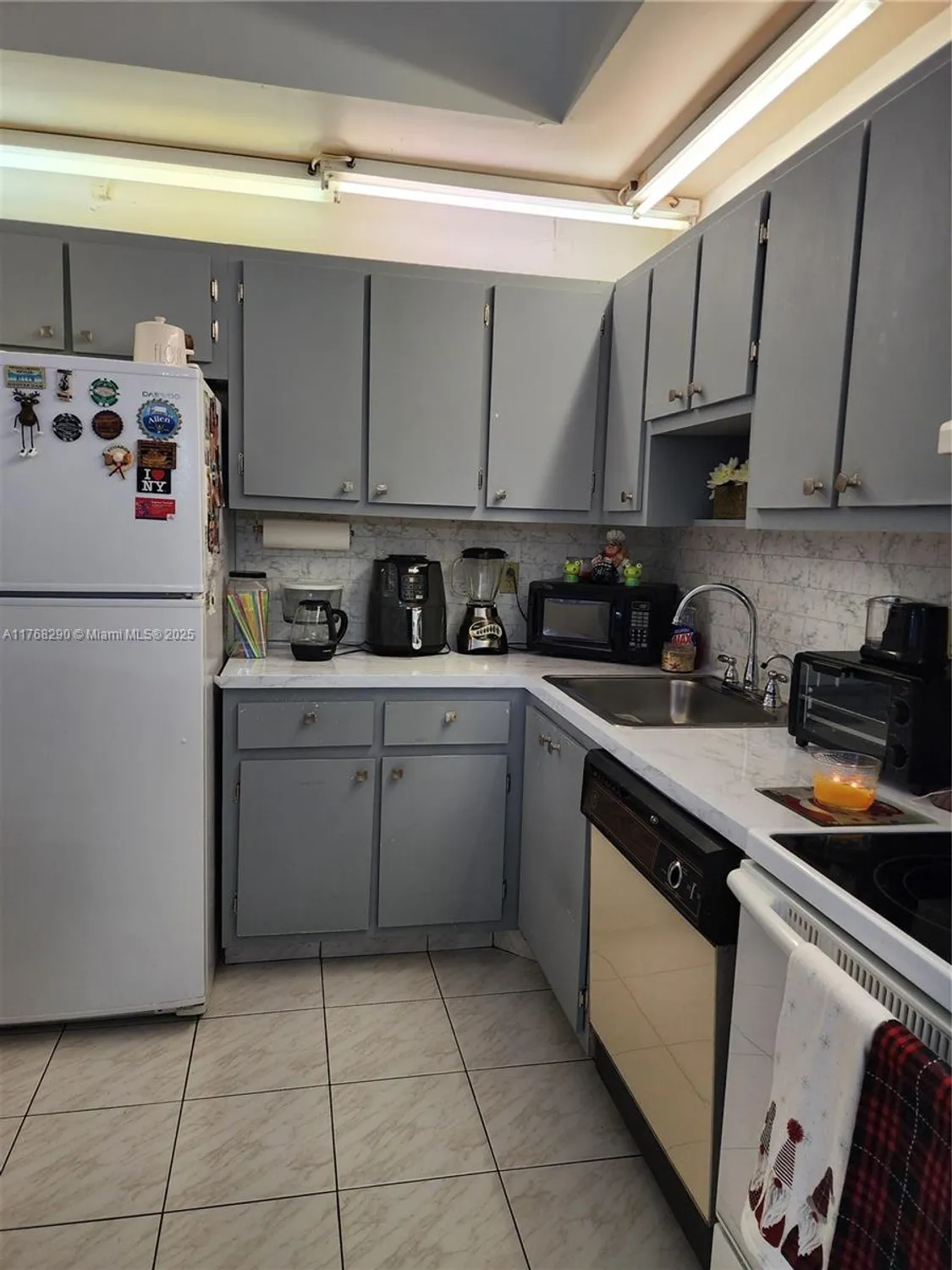 Property Slideshow image 11 of 25 | 10747 w clairmont cir 204, Tamarac, FL, 33321