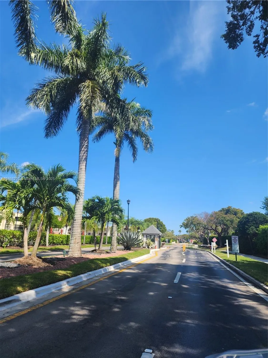 Property Slideshow image 2 of 25 | 10747 w clairmont cir 204, Tamarac, FL, 33321