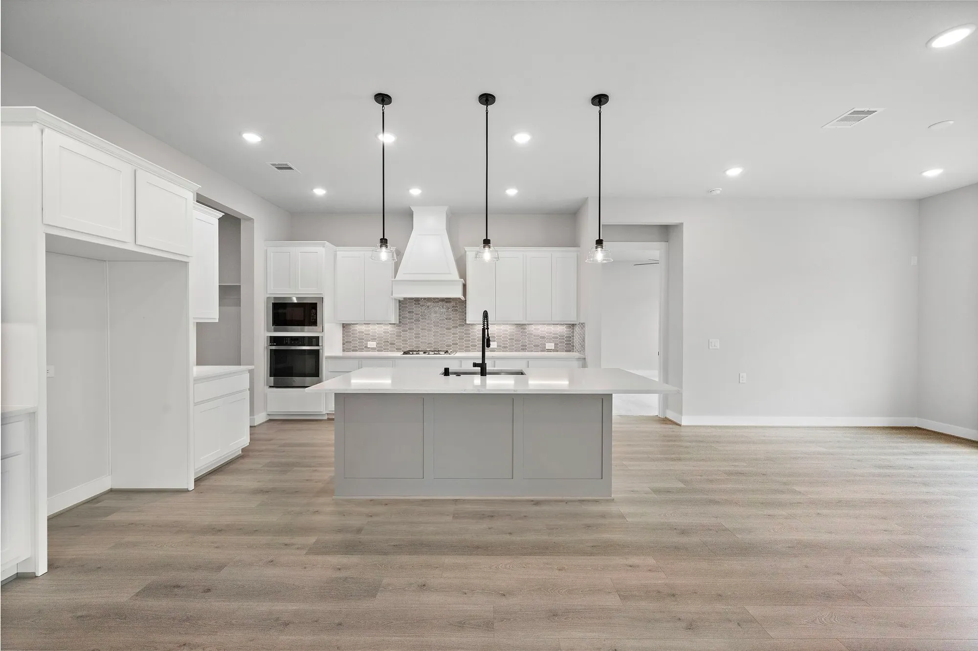 Property Slideshow image 24 of 50 | 10017 larkin cv, Willis, TX, 77318