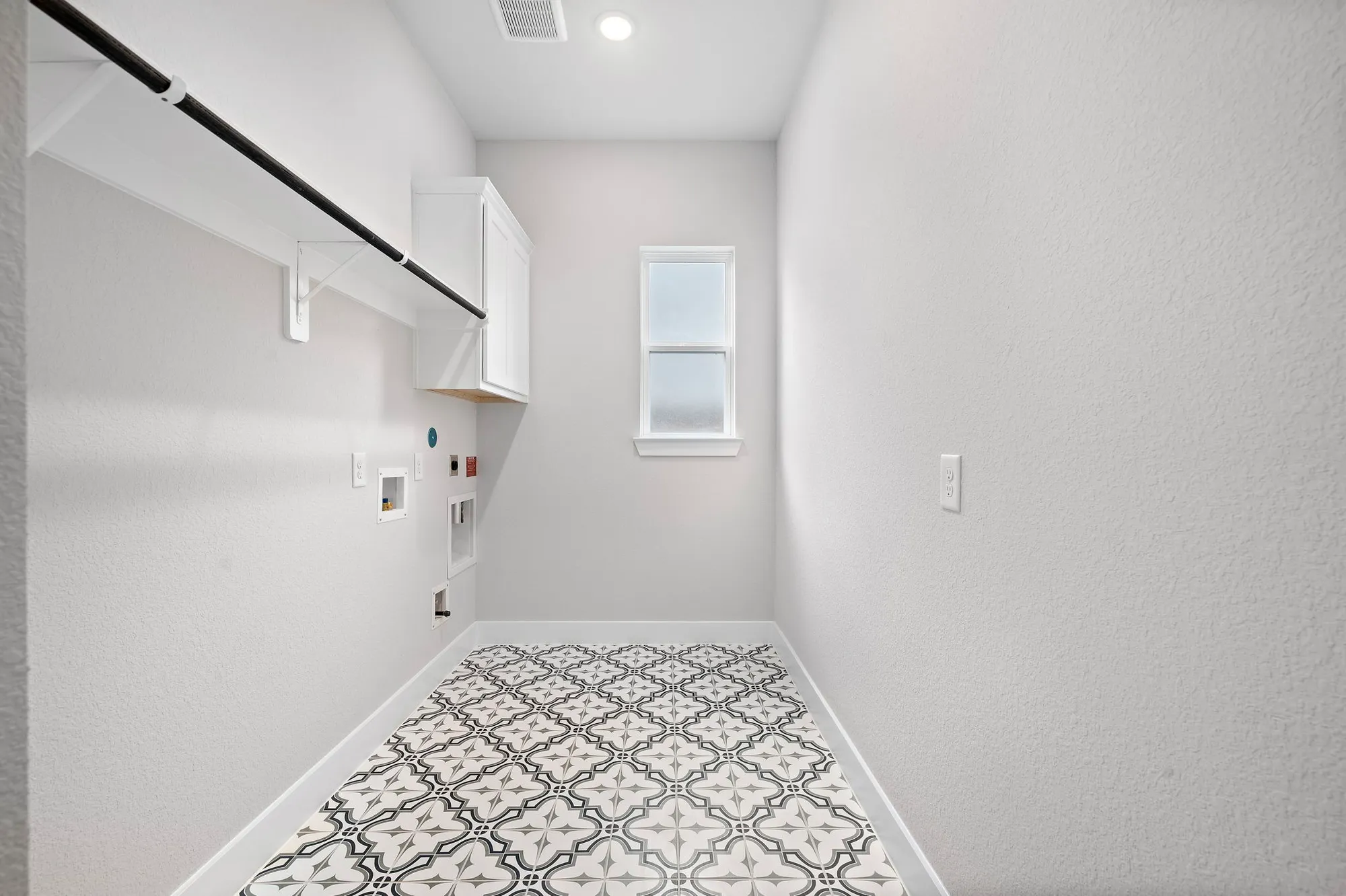 Property Slideshow image 37 of 50 | 10017 larkin cv, Willis, TX, 77318