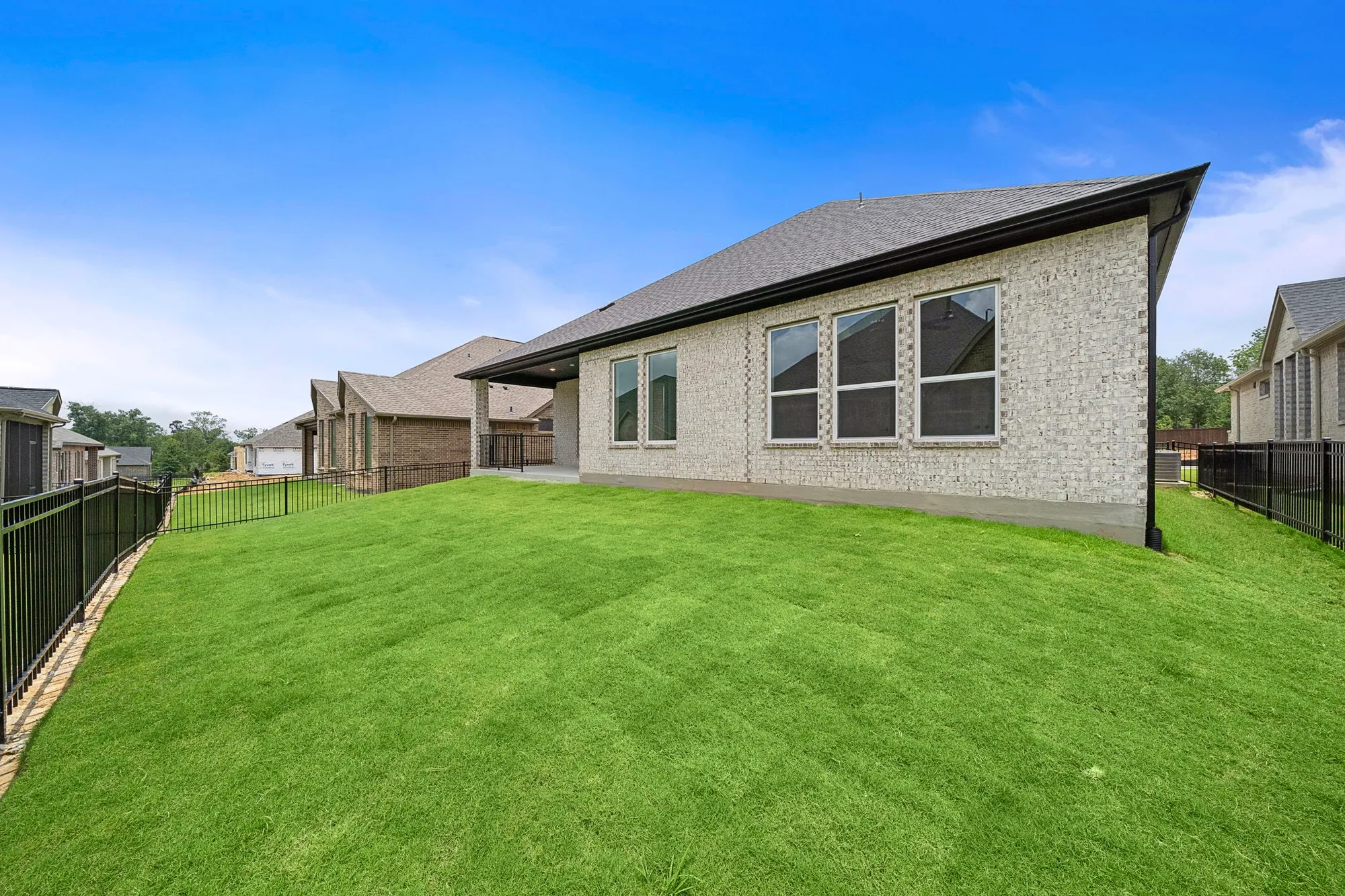 Property Slideshow image 39 of 50 | 10017 larkin cv, Willis, TX, 77318