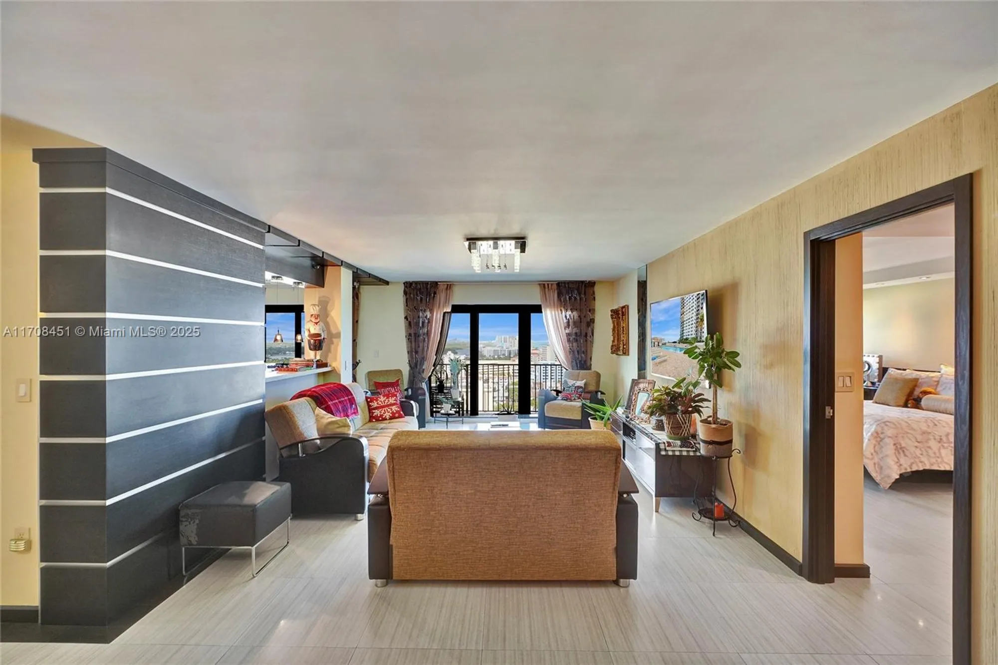 Property Slideshow image 11 of 79 | 1201 s ocean dr 1806n, Hollywood, FL, 33019