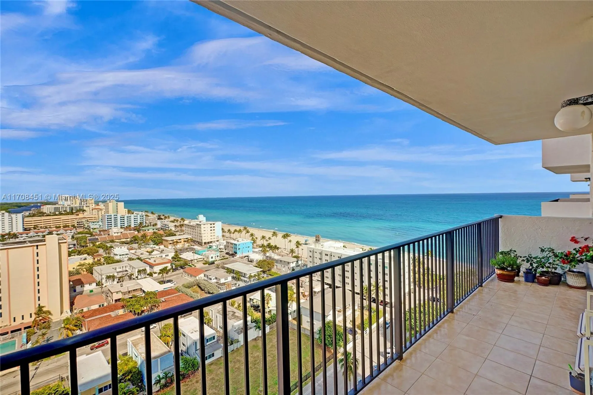 Property Slideshow image 27 of 79 | 1201 s ocean dr 1806n, Hollywood, FL, 33019