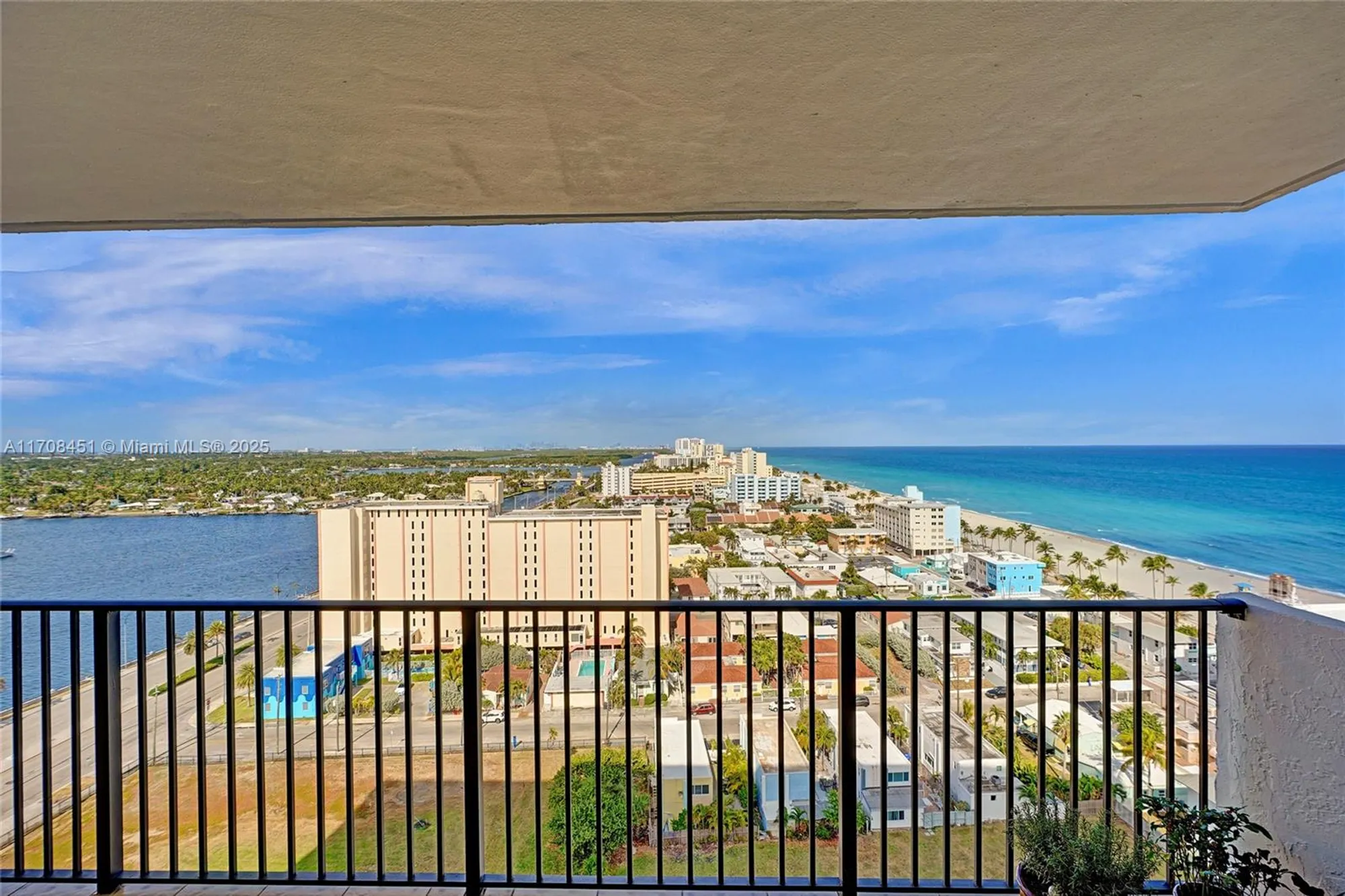 Property Slideshow image 28 of 79 | 1201 s ocean dr 1806n, Hollywood, FL, 33019