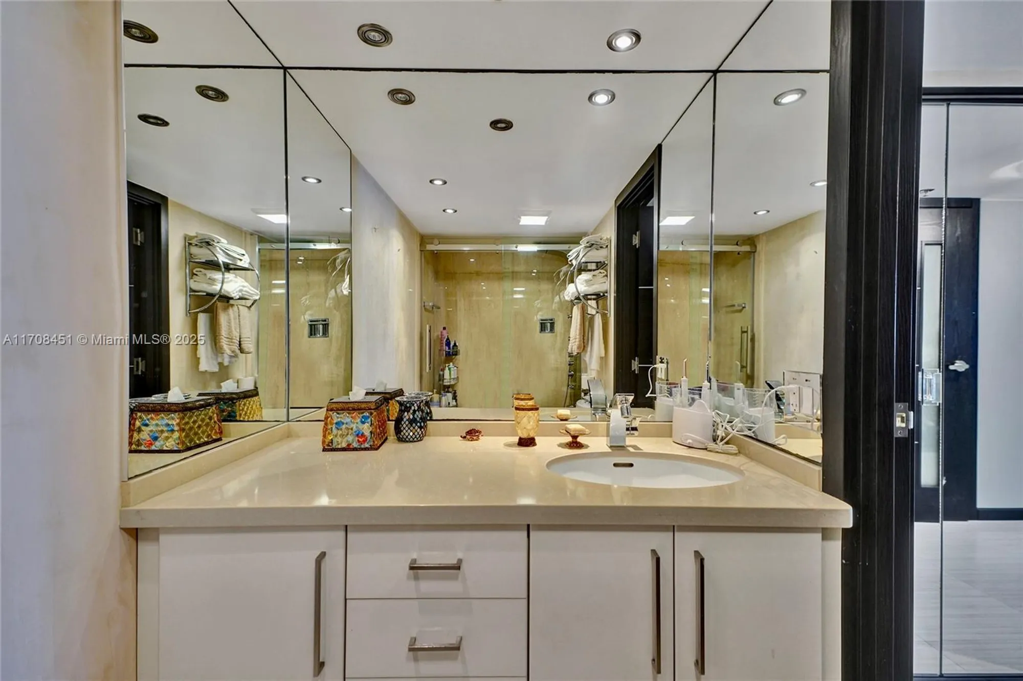 Property Slideshow image 35 of 79 | 1201 s ocean dr 1806n, Hollywood, FL, 33019