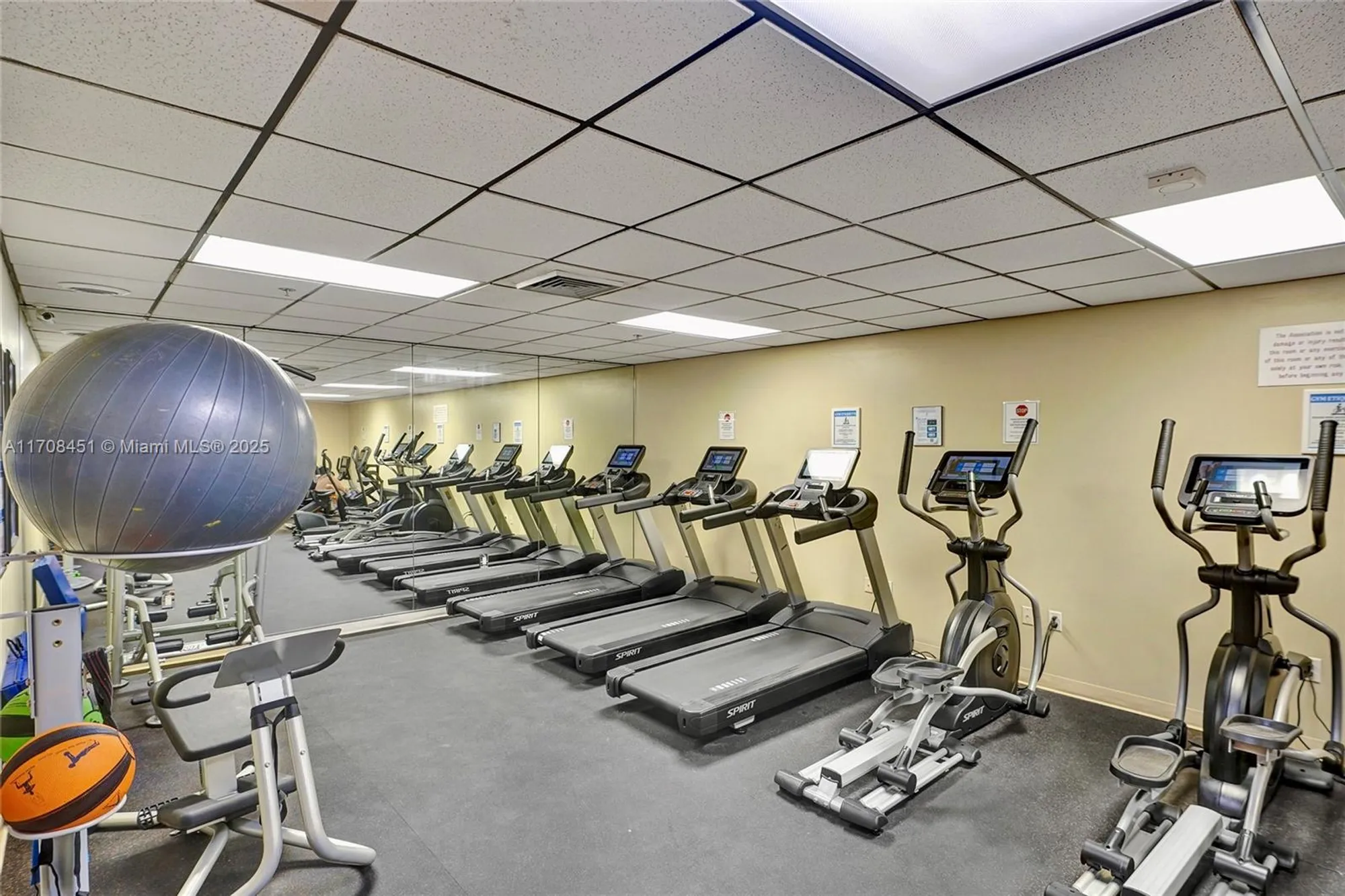 Property Slideshow image 56 of 79 | 1201 s ocean dr 1806n, Hollywood, FL, 33019