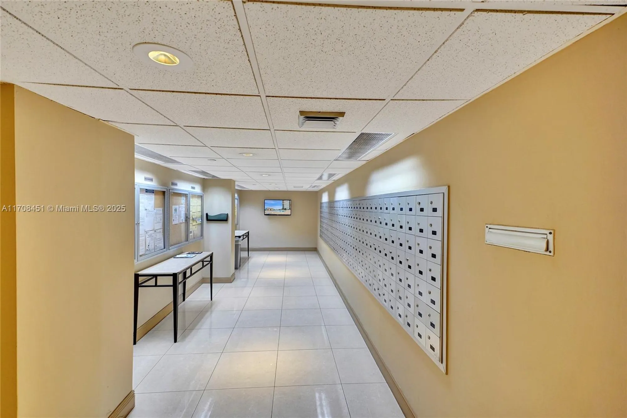 Property Slideshow image 58 of 79 | 1201 s ocean dr 1806n, Hollywood, FL, 33019