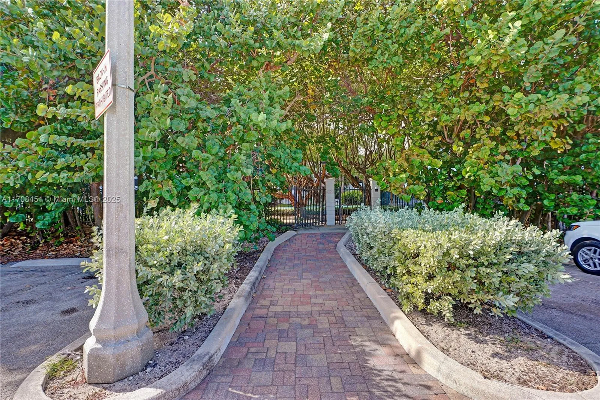 Property Slideshow image 71 of 79 | 1201 s ocean dr 1806n, Hollywood, FL, 33019