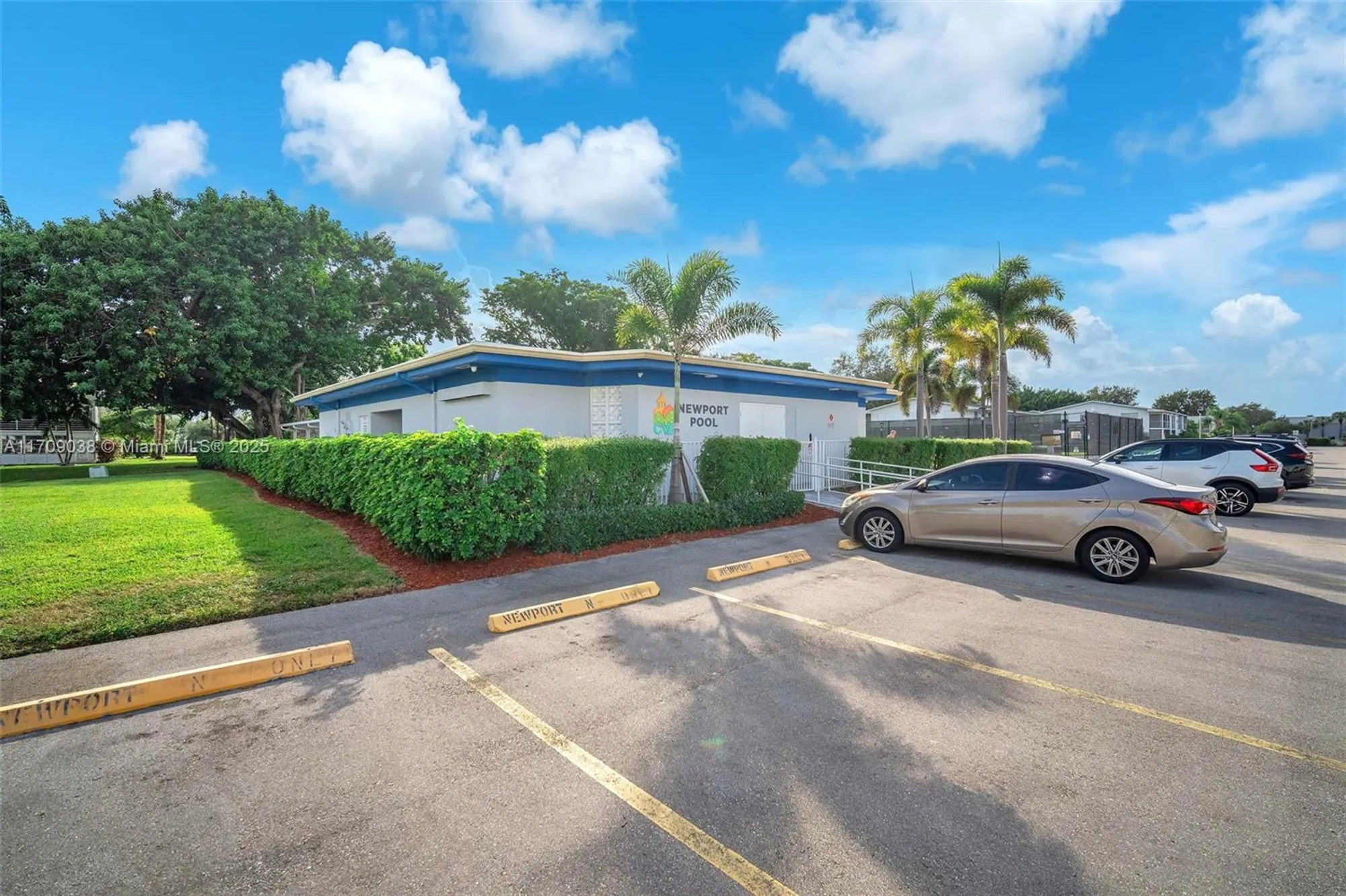 Property Slideshow image 14 of 25 | 4051 newport n # 4051, Deerfield Beach, FL, 33442