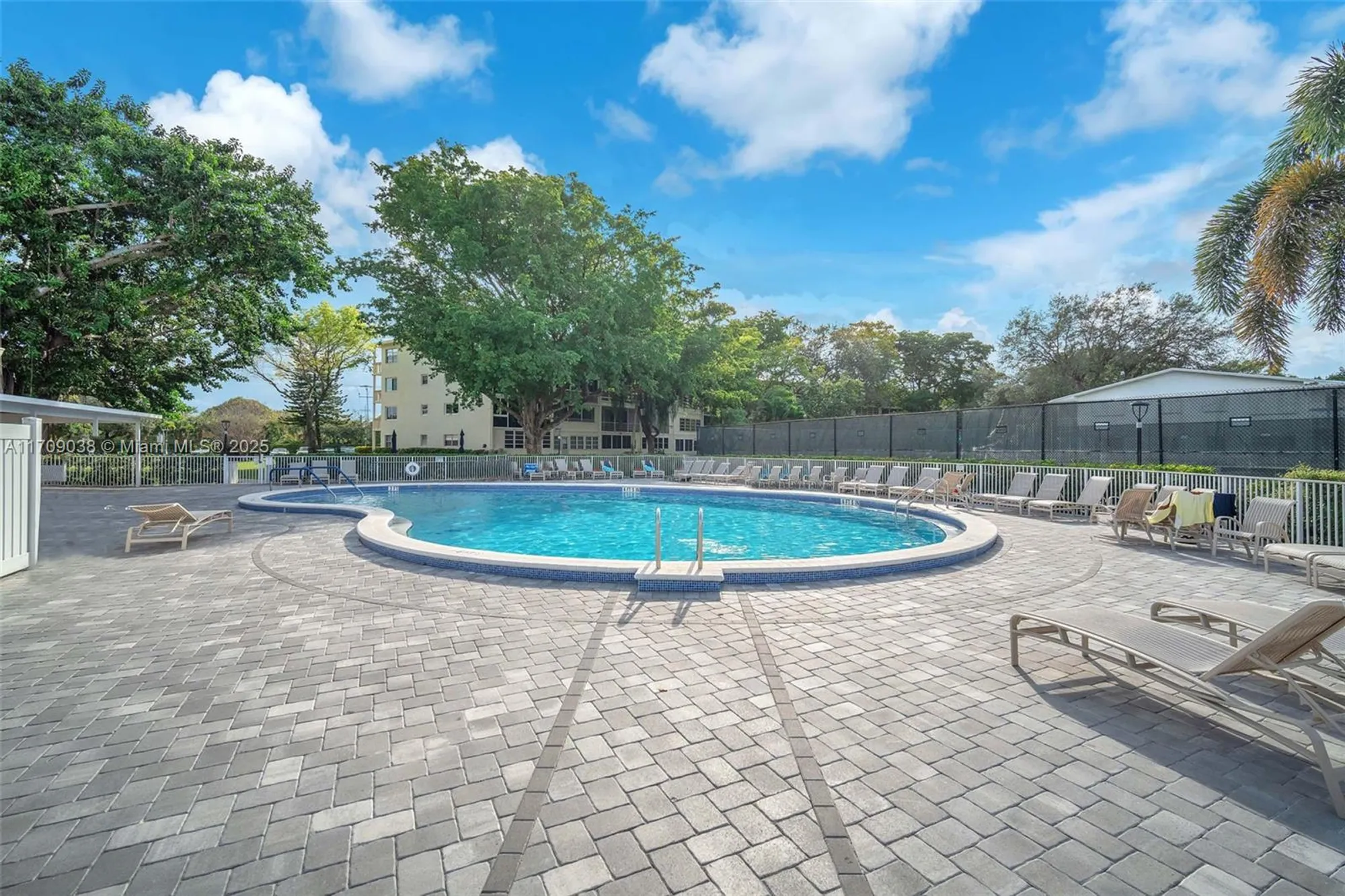 Property Slideshow image 15 of 25 | 4051 newport n # 4051, Deerfield Beach, FL, 33442