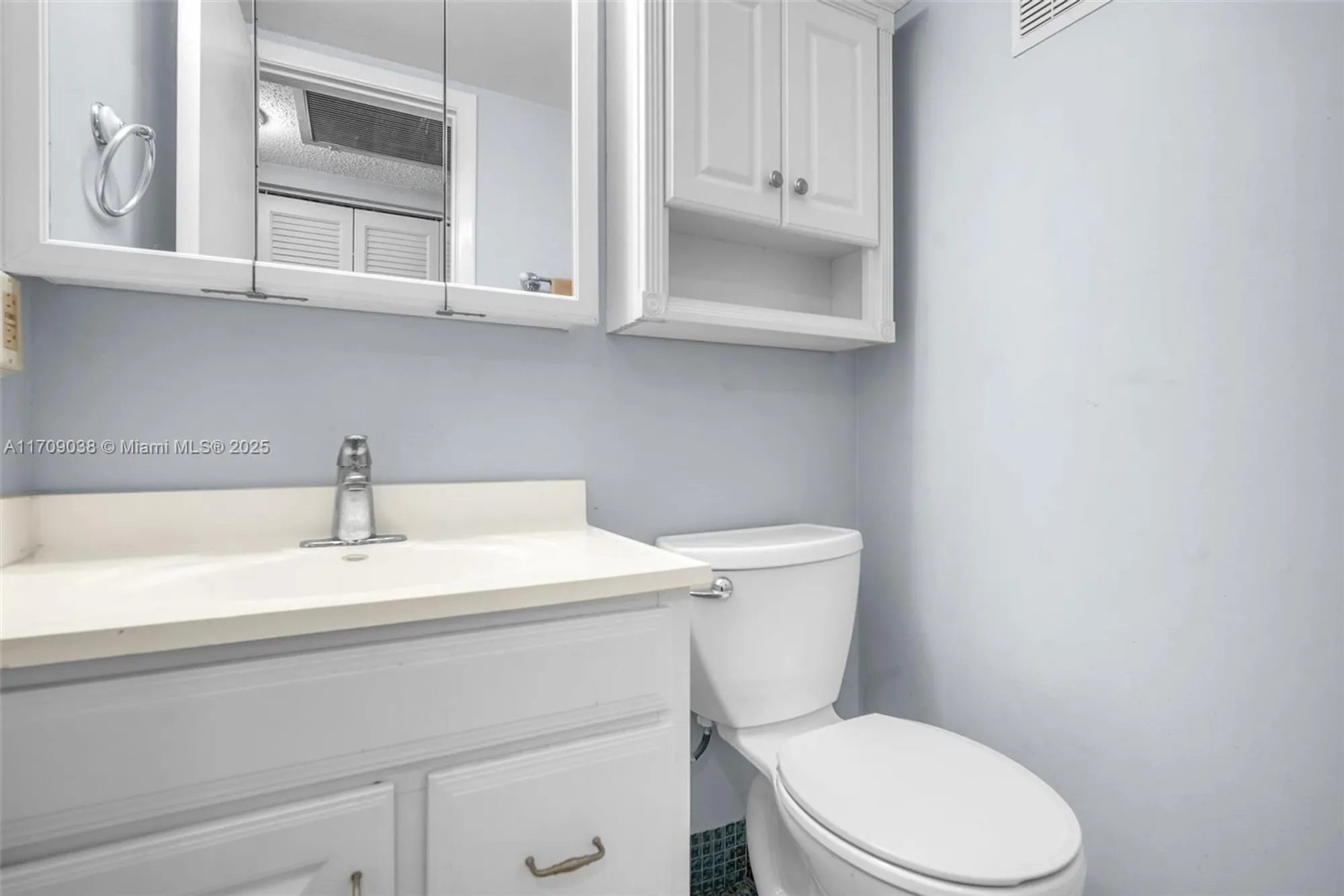 Property Slideshow image 10 of 25 | 4051 newport n # 4051, Deerfield Beach, FL, 33442
