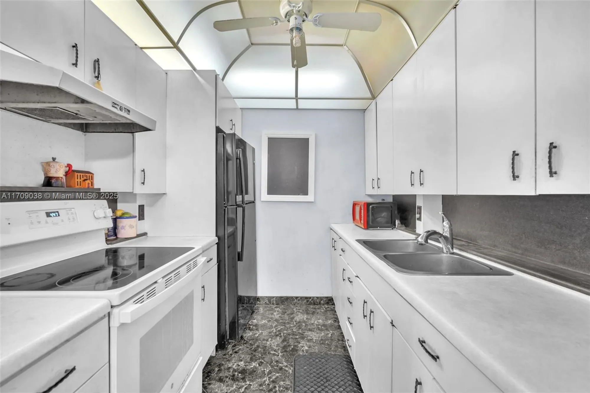 Property Slideshow image 2 of 25 | 4051 newport n # 4051, Deerfield Beach, FL, 33442