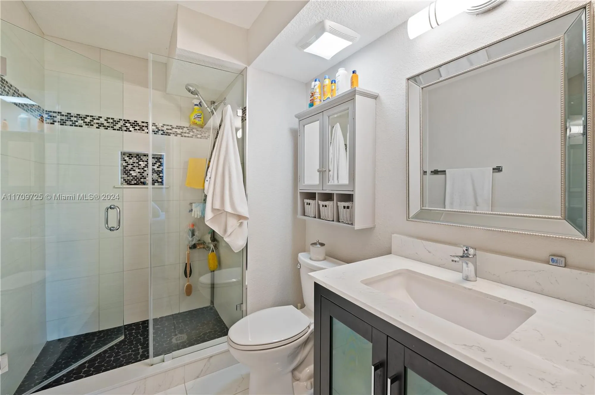 Property Slideshow image 18 of 32 | 711 s hollybrook dr 109, Pembroke Pines, FL, 33025