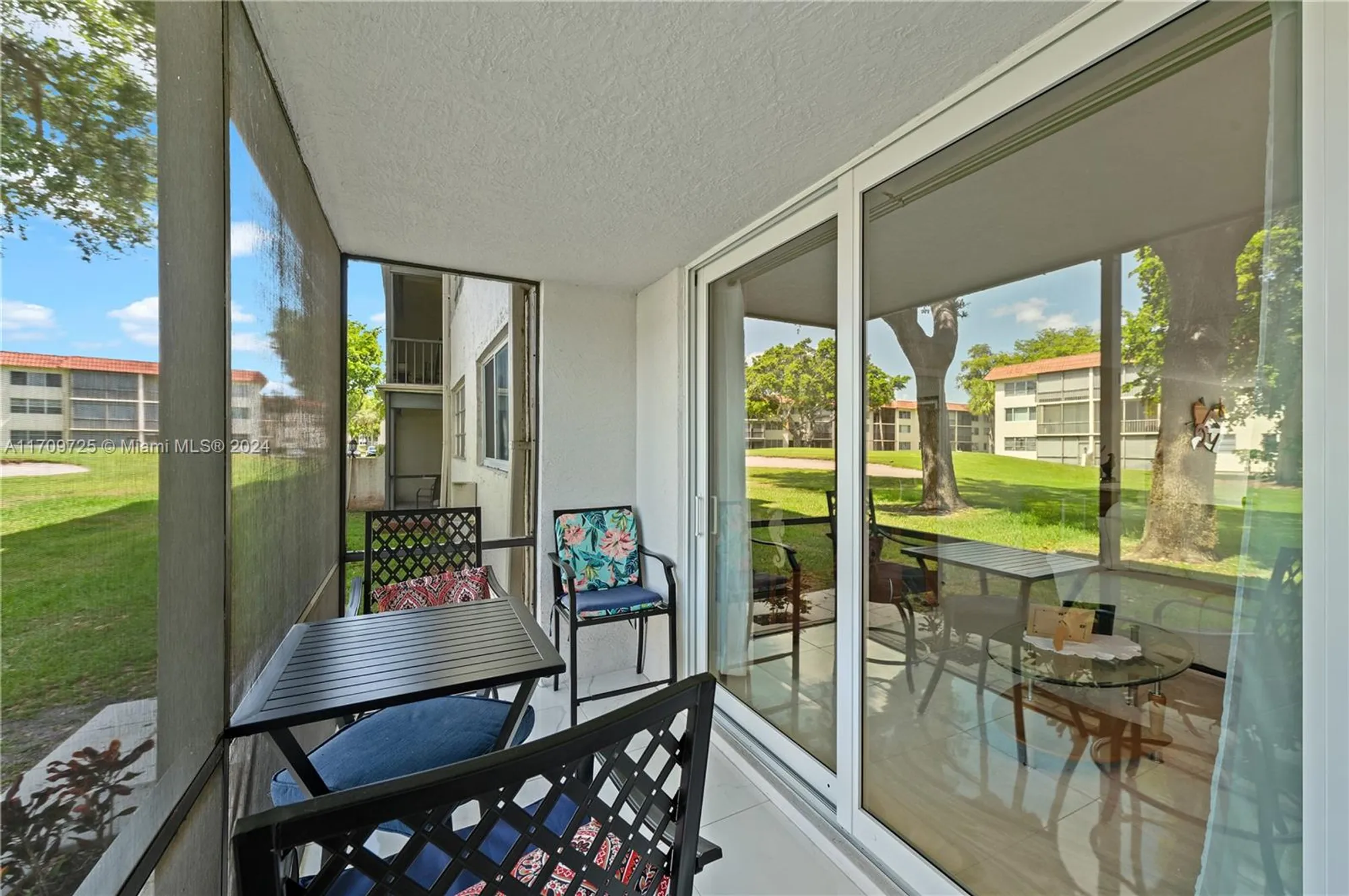 Property Slideshow image 12 of 32 | 711 s hollybrook dr 109, Pembroke Pines, FL, 33025
