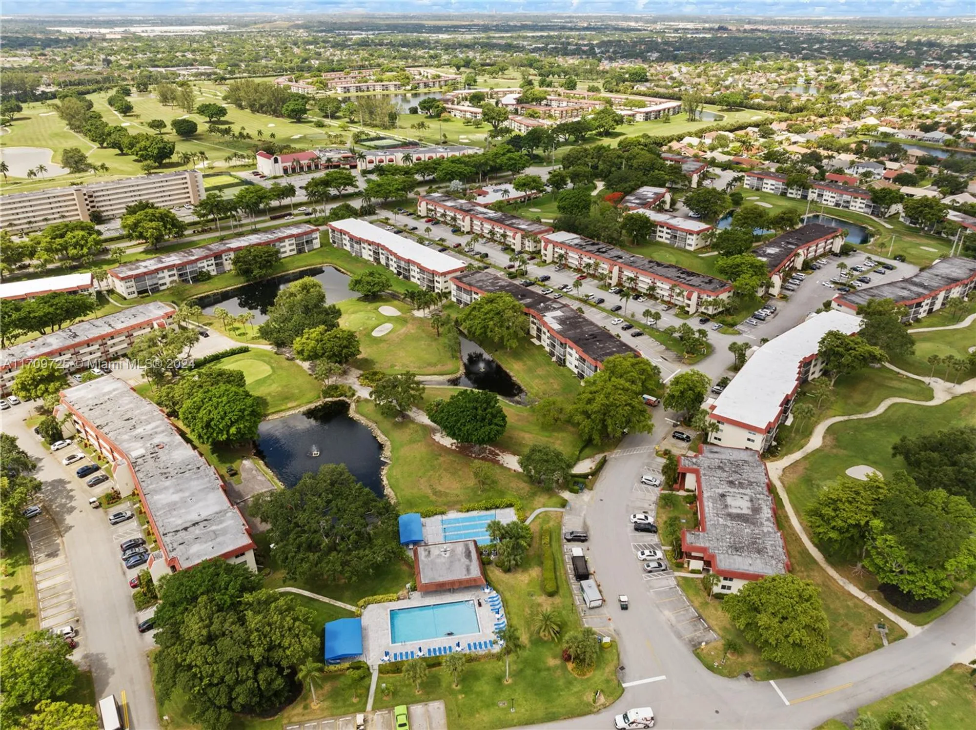 Property Slideshow image 28 of 32 | 711 s hollybrook dr 109, Pembroke Pines, FL, 33025