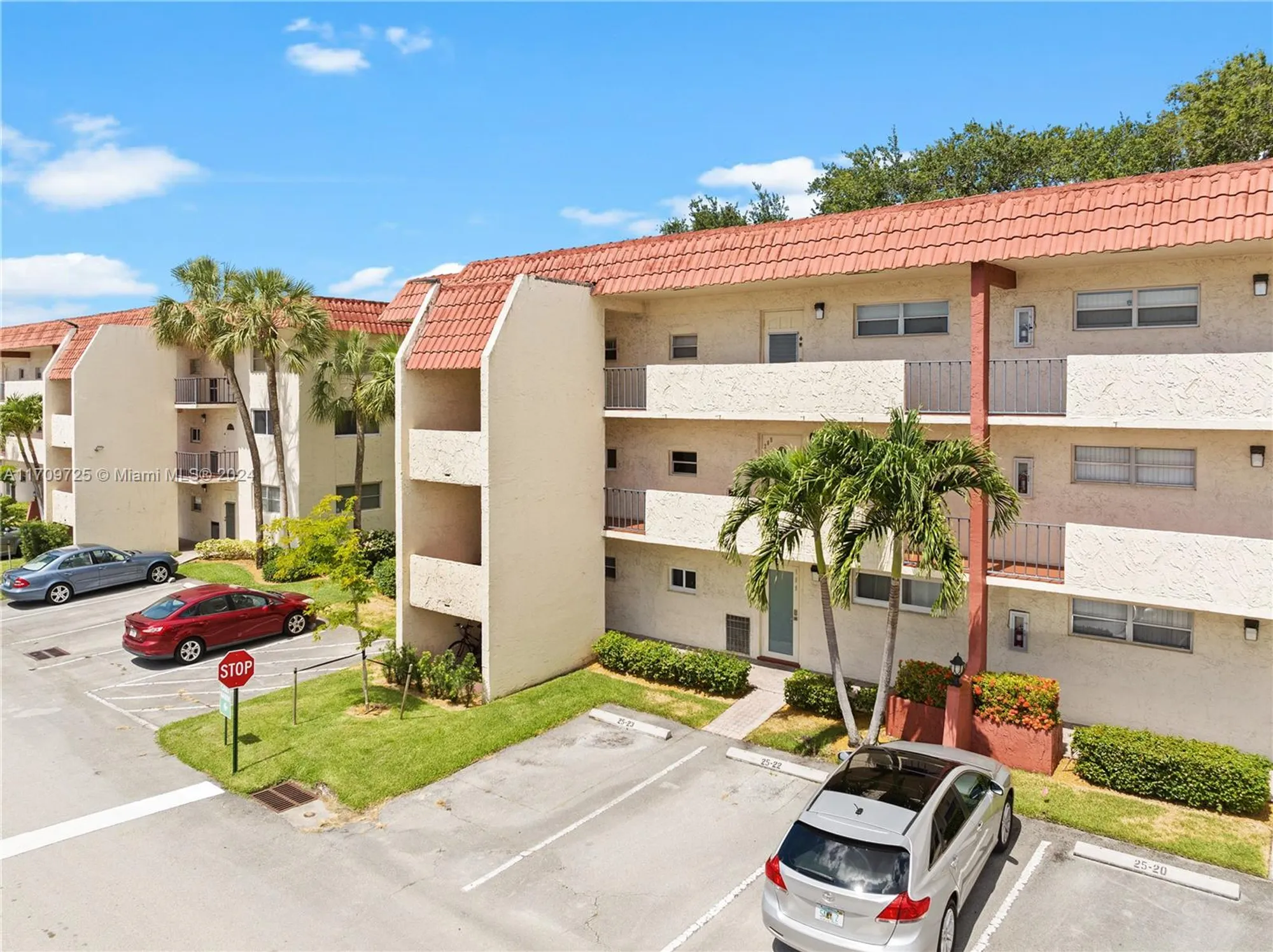 Property Slideshow image 31 of 32 | 711 s hollybrook dr 109, Pembroke Pines, FL, 33025