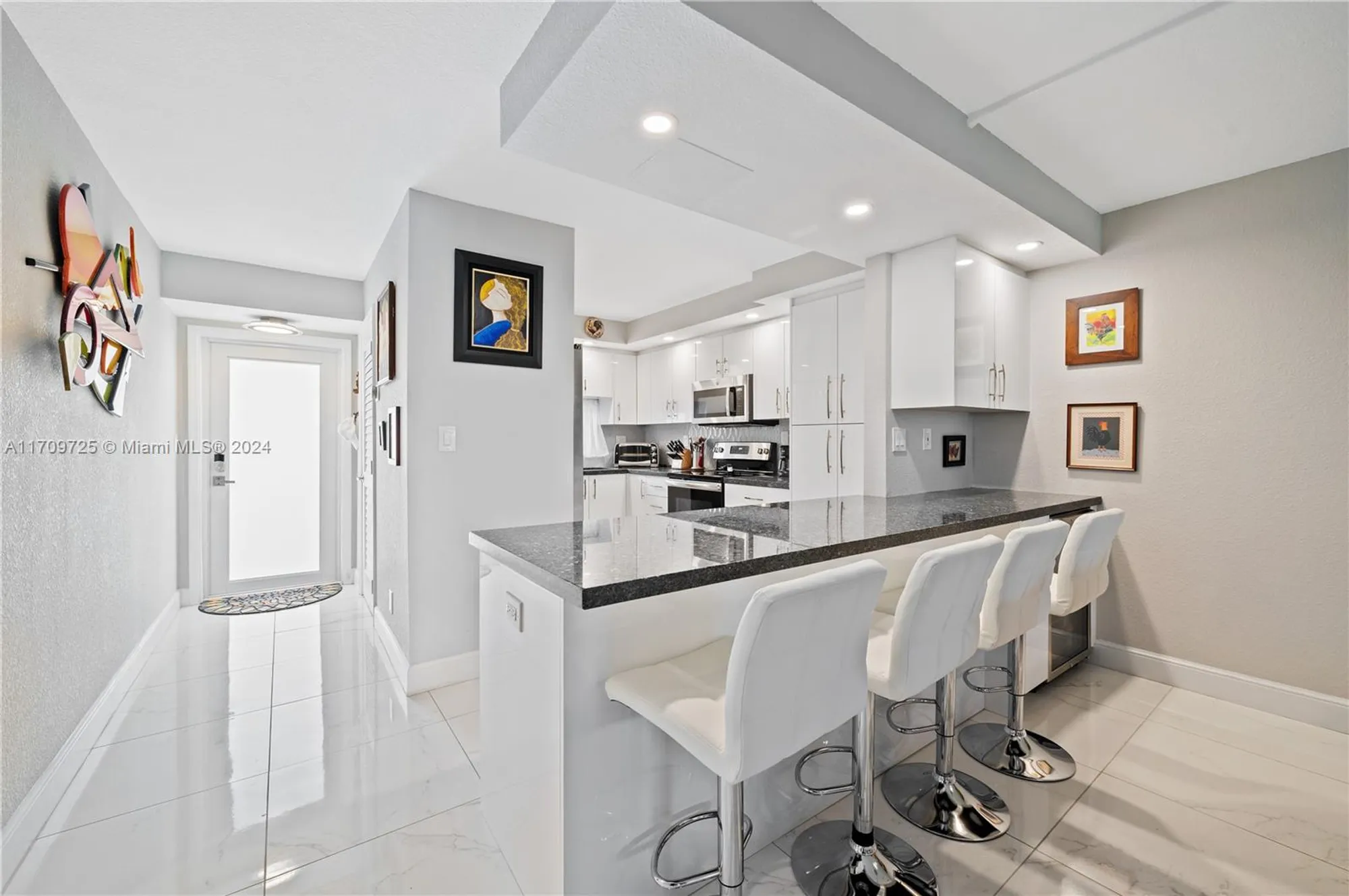 Property Slideshow image 4 of 32 | 711 s hollybrook dr 109, Pembroke Pines, FL, 33025