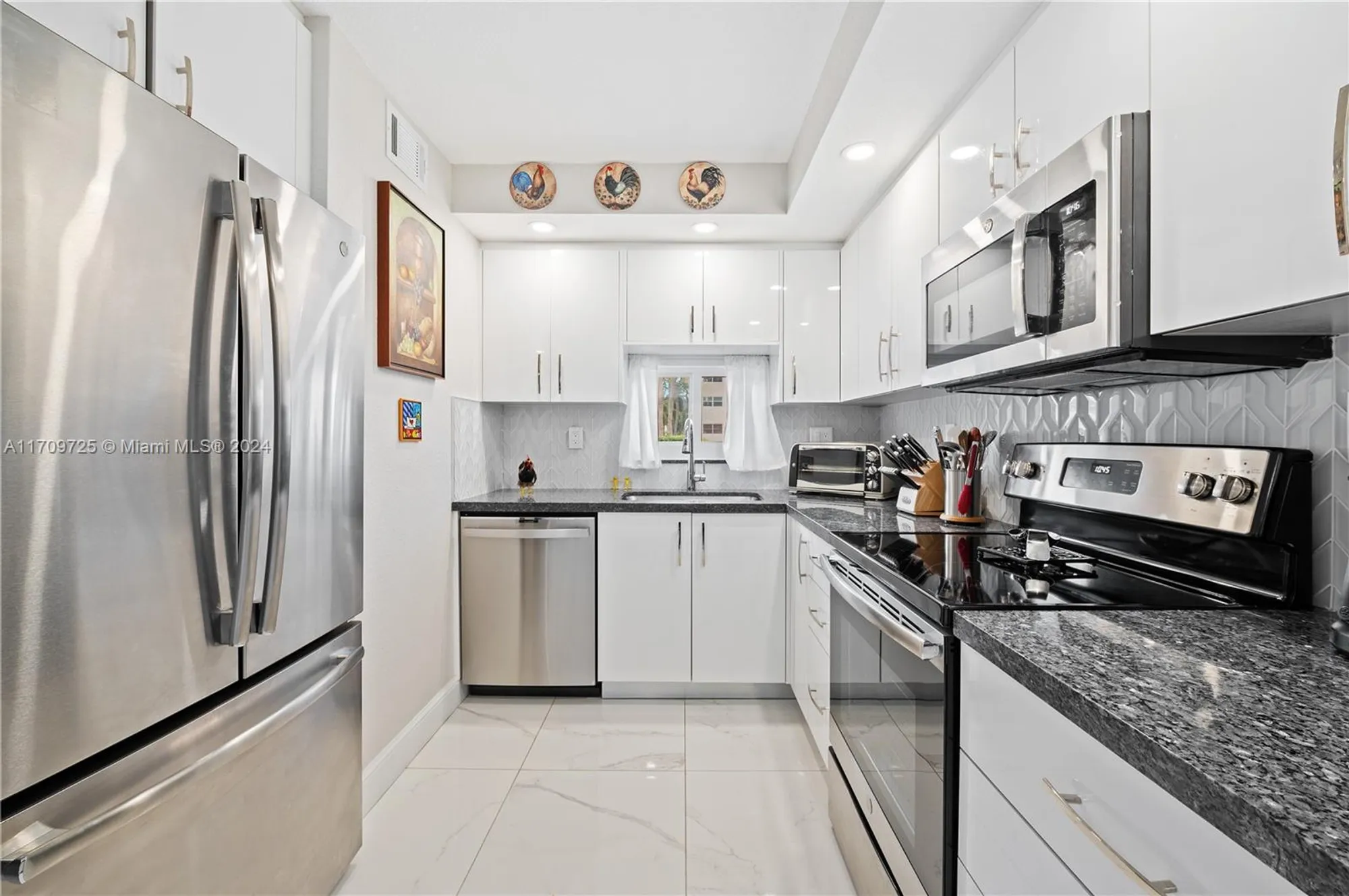 Property Slideshow image 6 of 32 | 711 s hollybrook dr 109, Pembroke Pines, FL, 33025