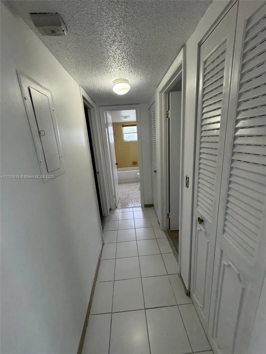 Property Slideshow image 18 of 36 | 415 se 11th ter 201, Dania Beach, FL, 33004