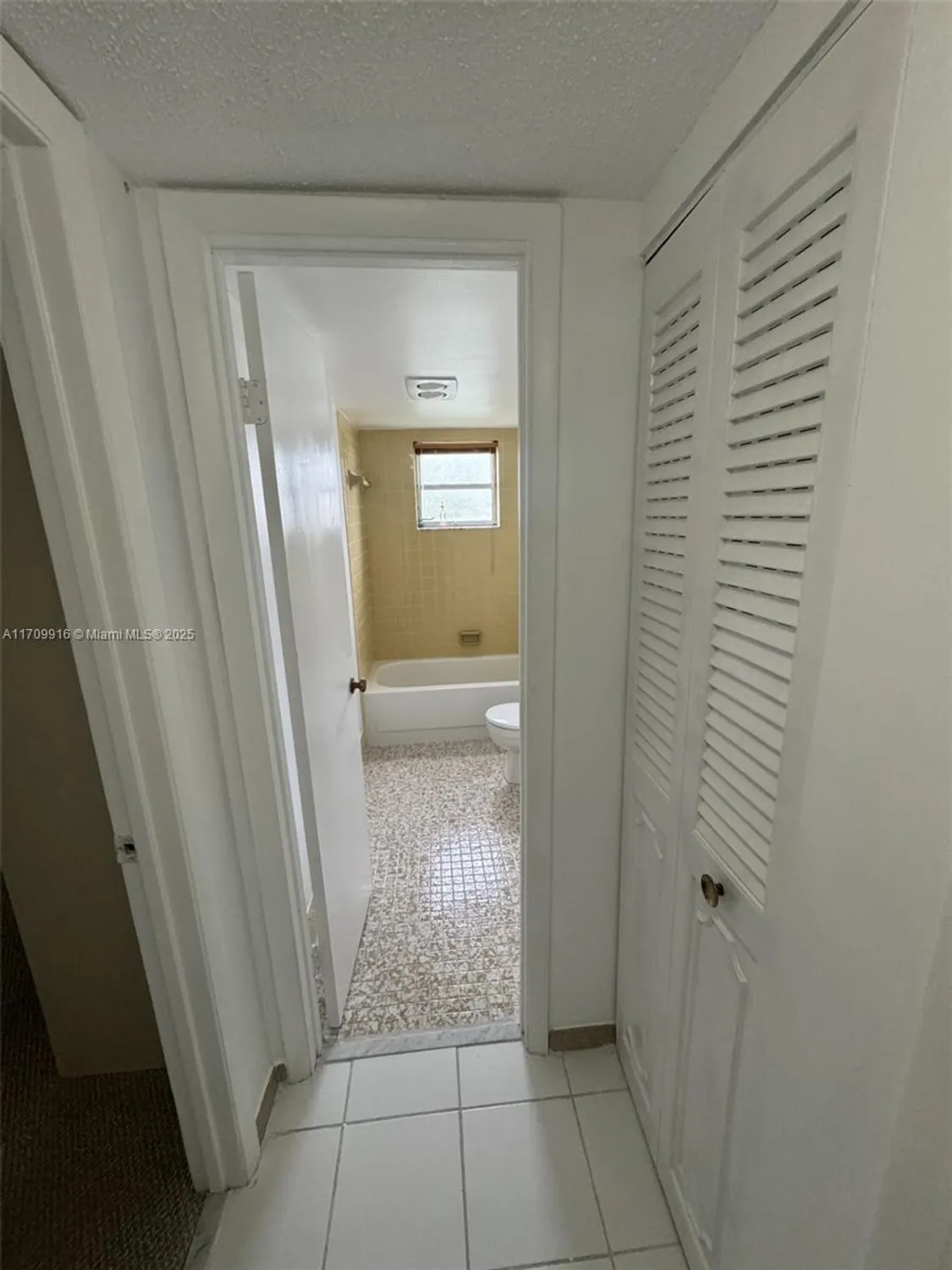 Property Slideshow image 19 of 36 | 415 se 11th ter 201, Dania Beach, FL, 33004