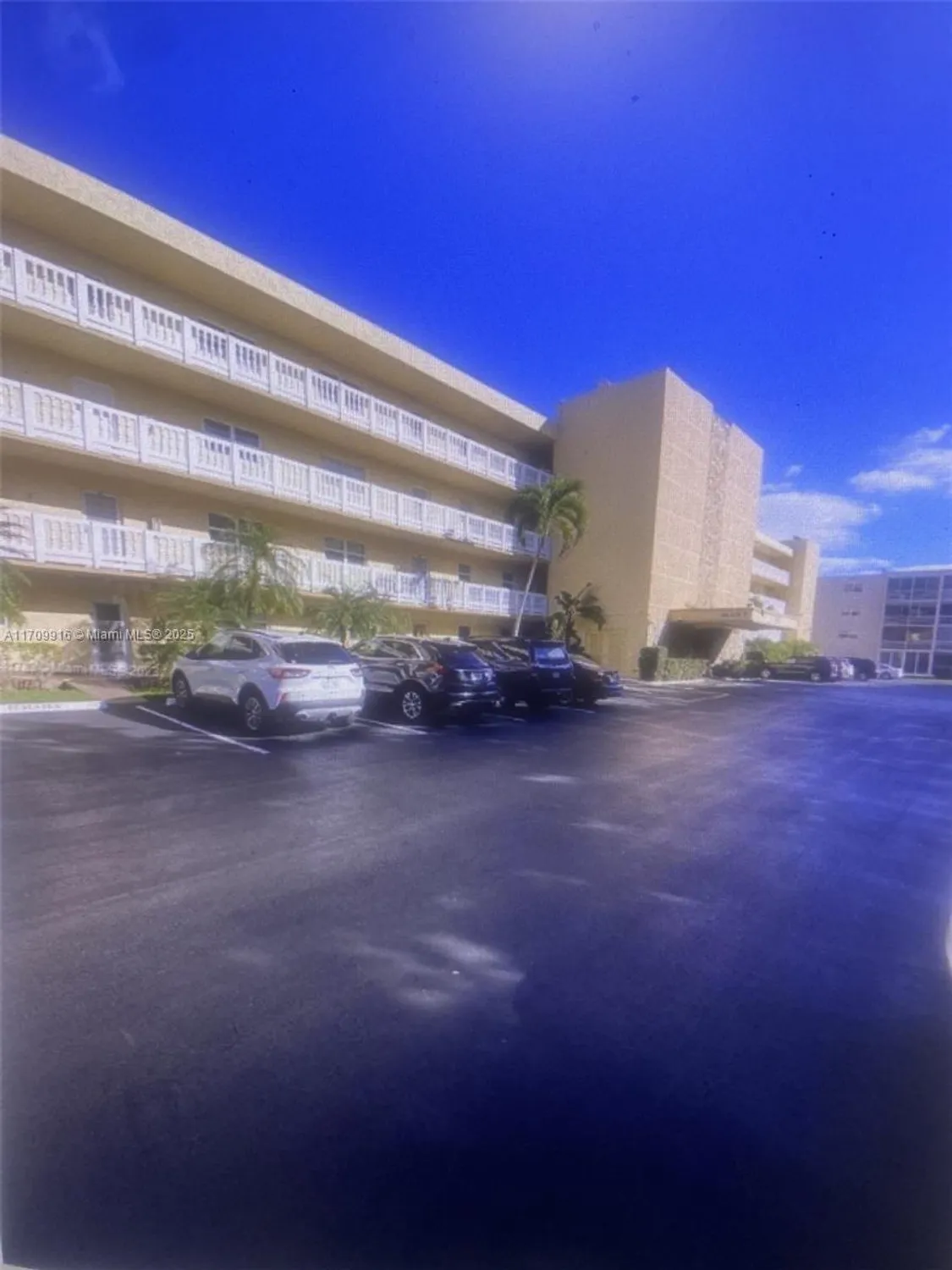 Property Slideshow image 1 of 36 | 415 se 11th ter 201, Dania Beach, FL, 33004