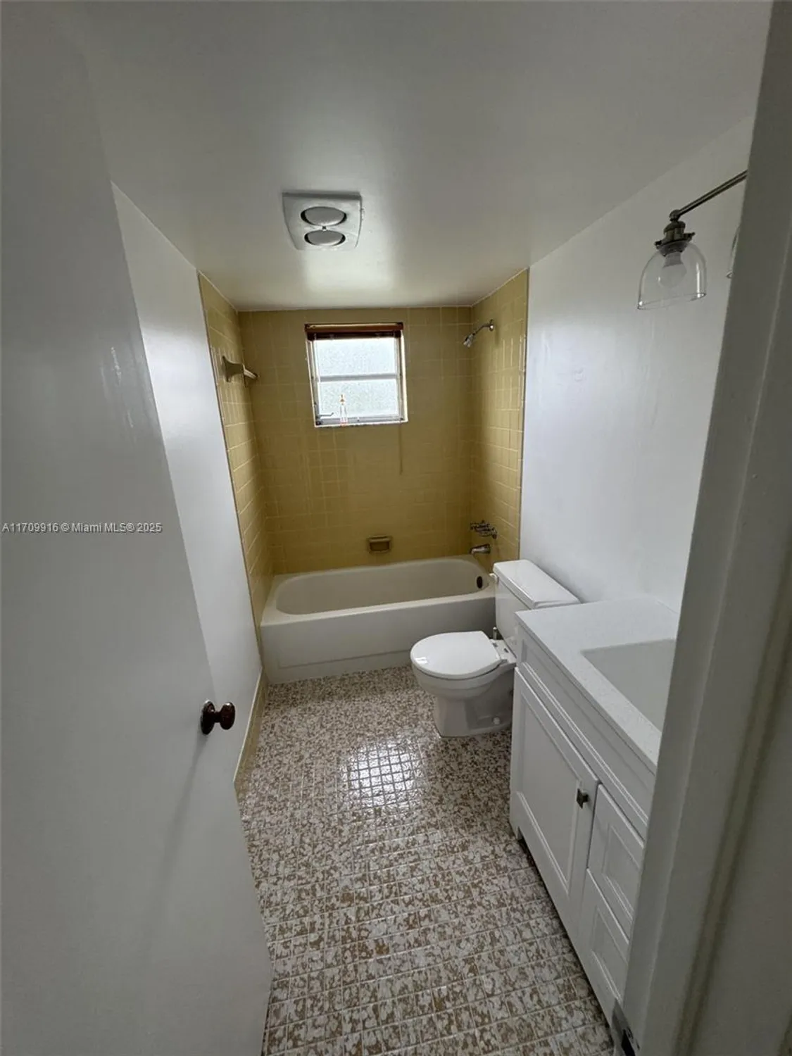 Property Slideshow image 20 of 36 | 415 se 11th ter 201, Dania Beach, FL, 33004