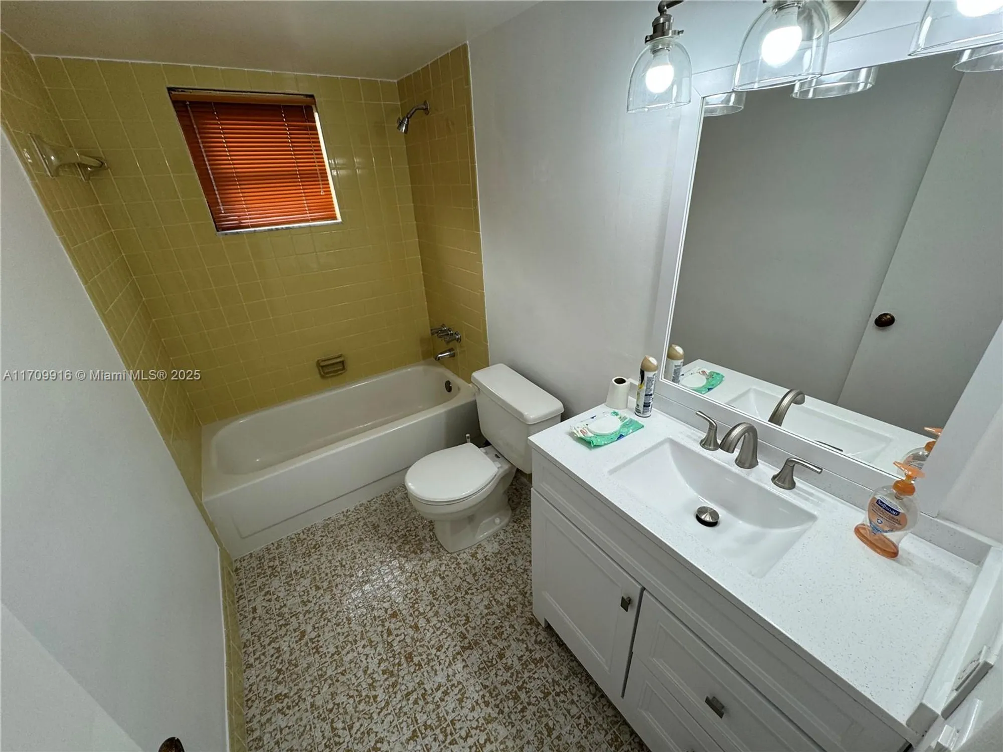 Property Slideshow image 30 of 36 | 415 se 11th ter 201, Dania Beach, FL, 33004