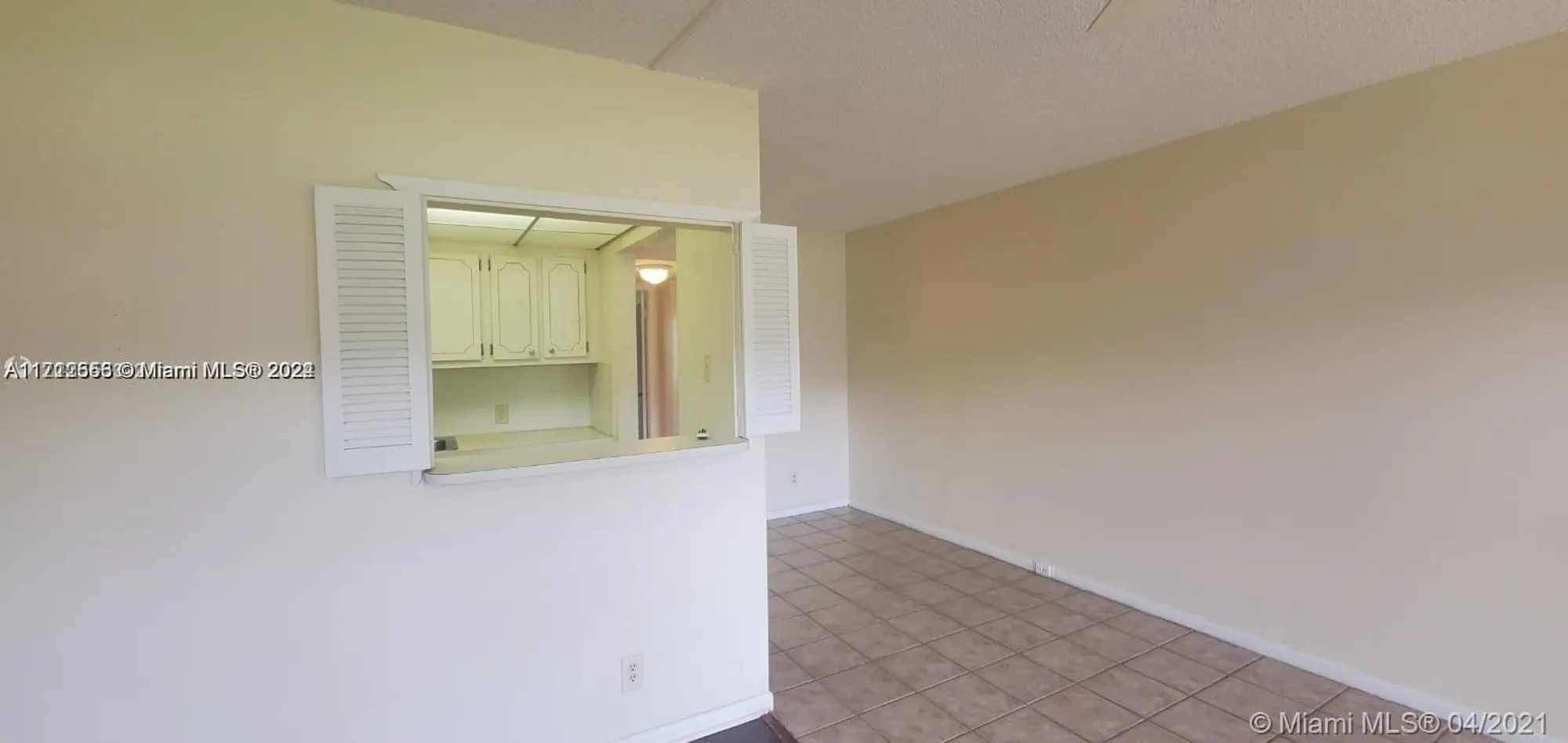 Property Slideshow image 5 of 7 | 385 fanshaw j, Boca Raton, FL, 33434