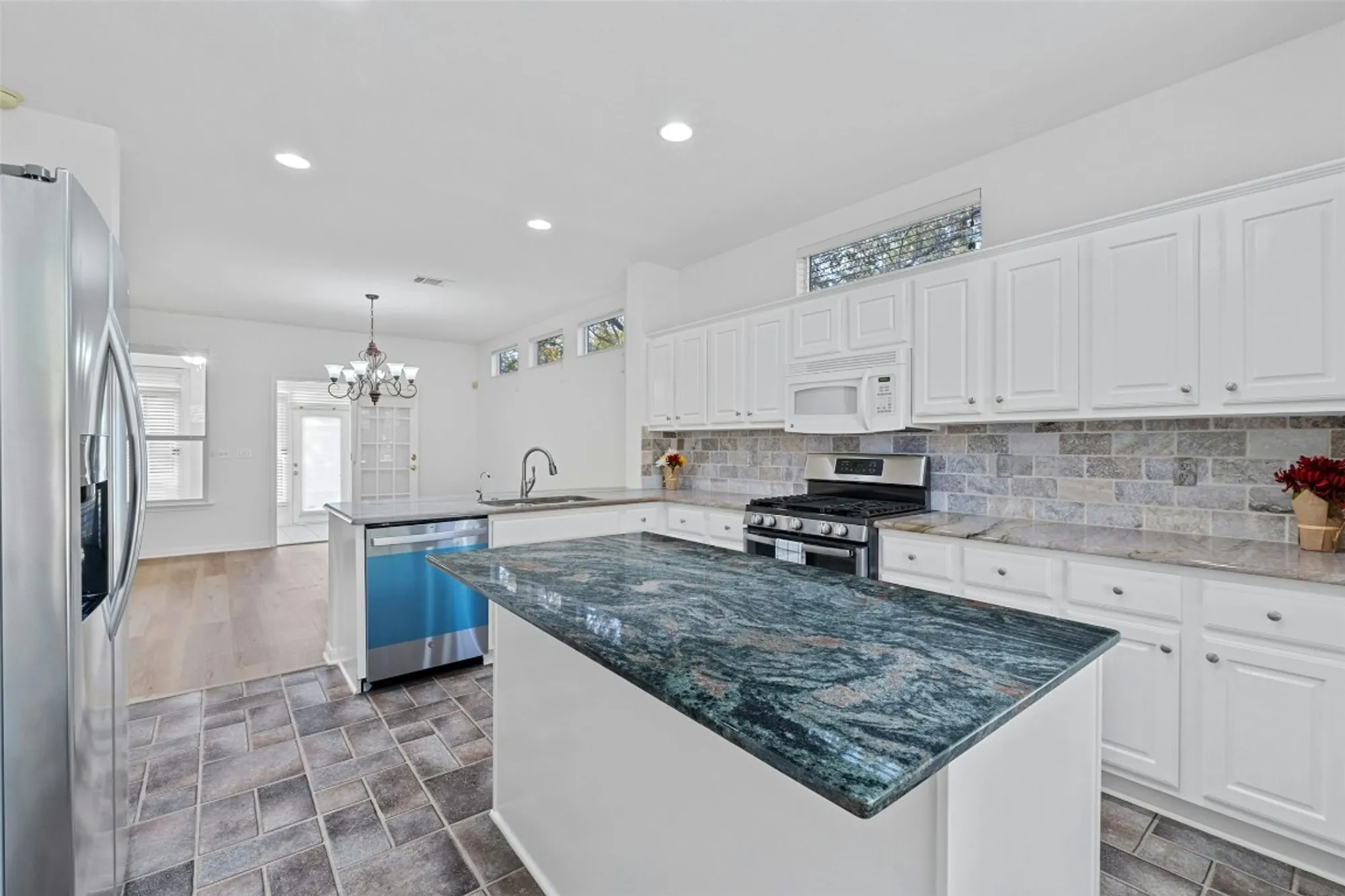 Property Slideshow image 14 of 34 | 101 buttercup trl, Georgetown, TX, 78633